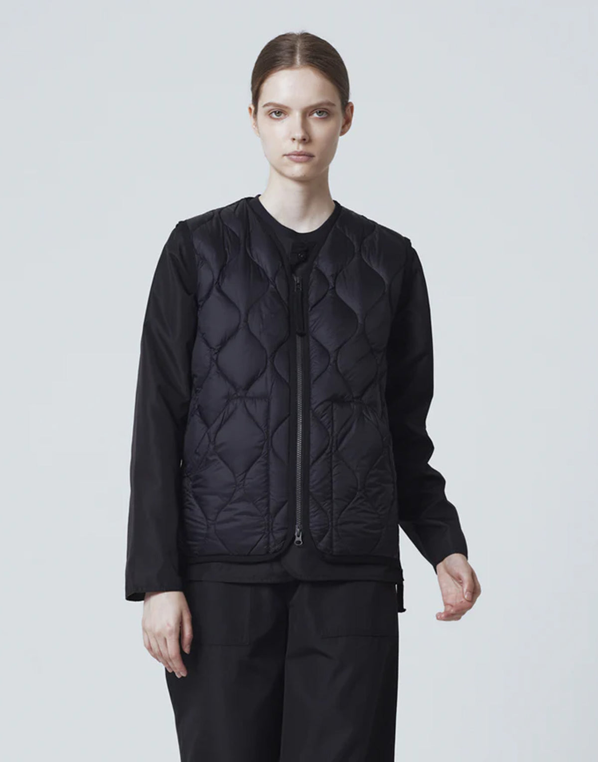 TAION Gilet Military V-Neck W-Zip Down in Soft Shell Nero