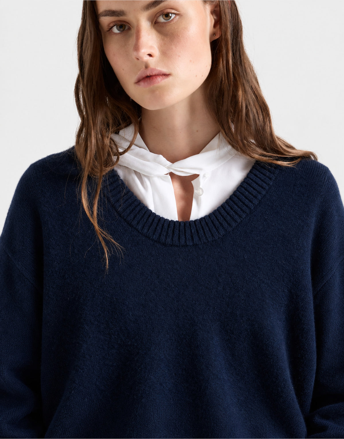 7 FOR ALL MANKIND Maglia con Scollo a U in Cashmere Midnight