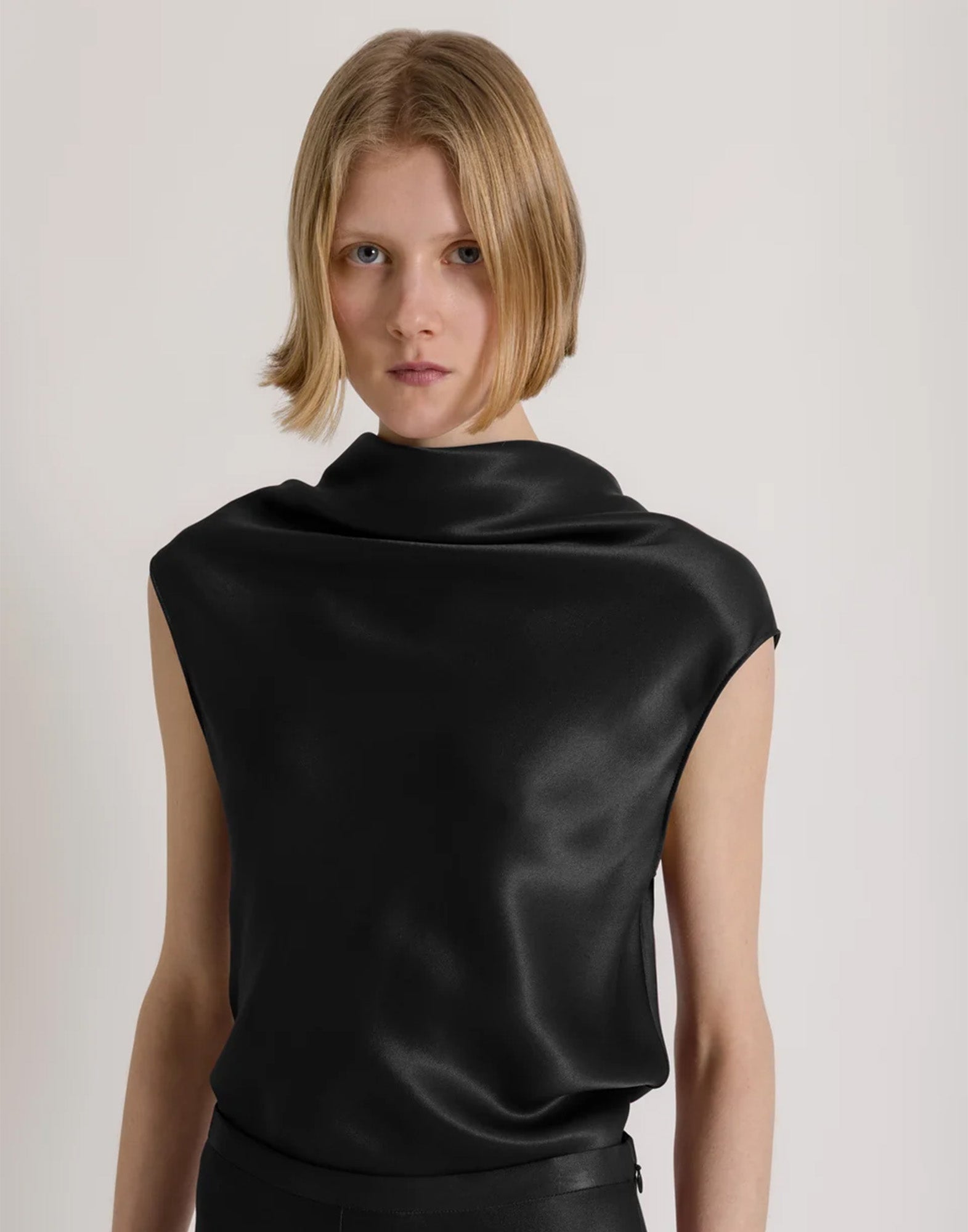 ALBERTA FERRETTI Top in Raso con Scollo Fluido Nero