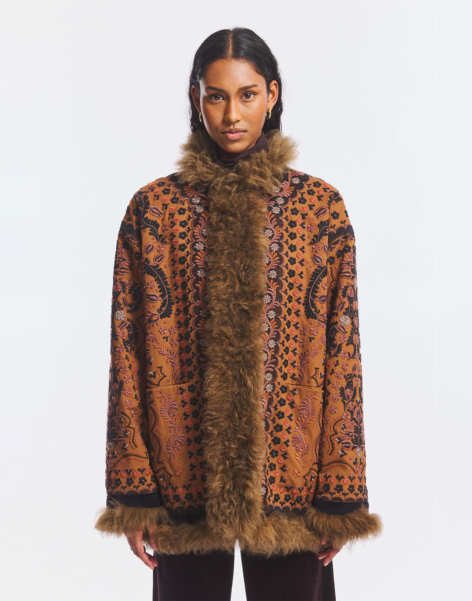 ANTIK BATIK Giacca Ricamata con Pelliccia Camel