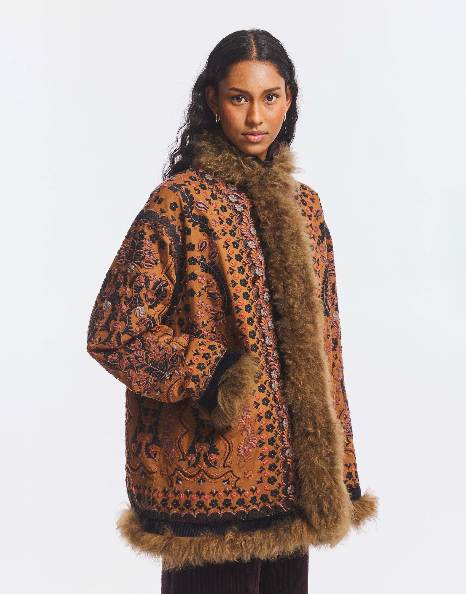 ANTIK BATIK Giacca Ricamata con Pelliccia Camel