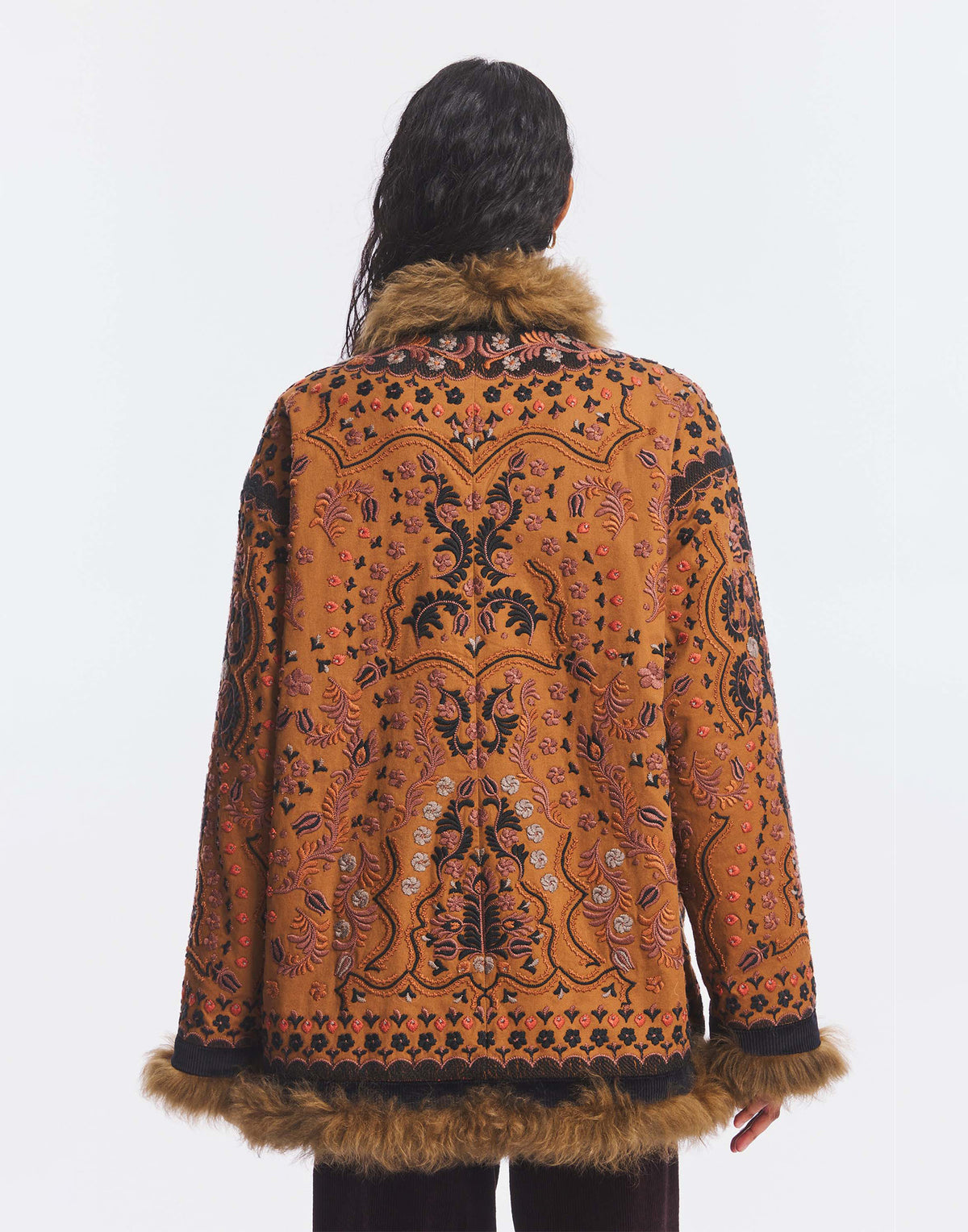 ANTIK BATIK Giacca Ricamata con Pelliccia Camel