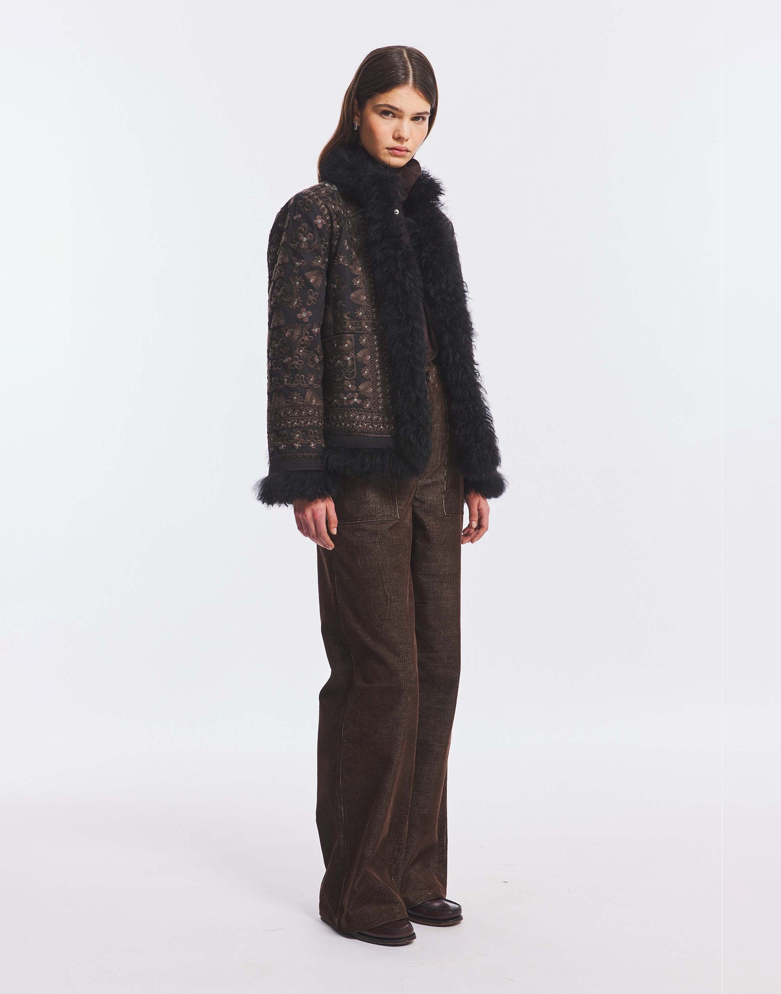 ANTIK BATIK Giacca Ricamata con Pelliccia Nera