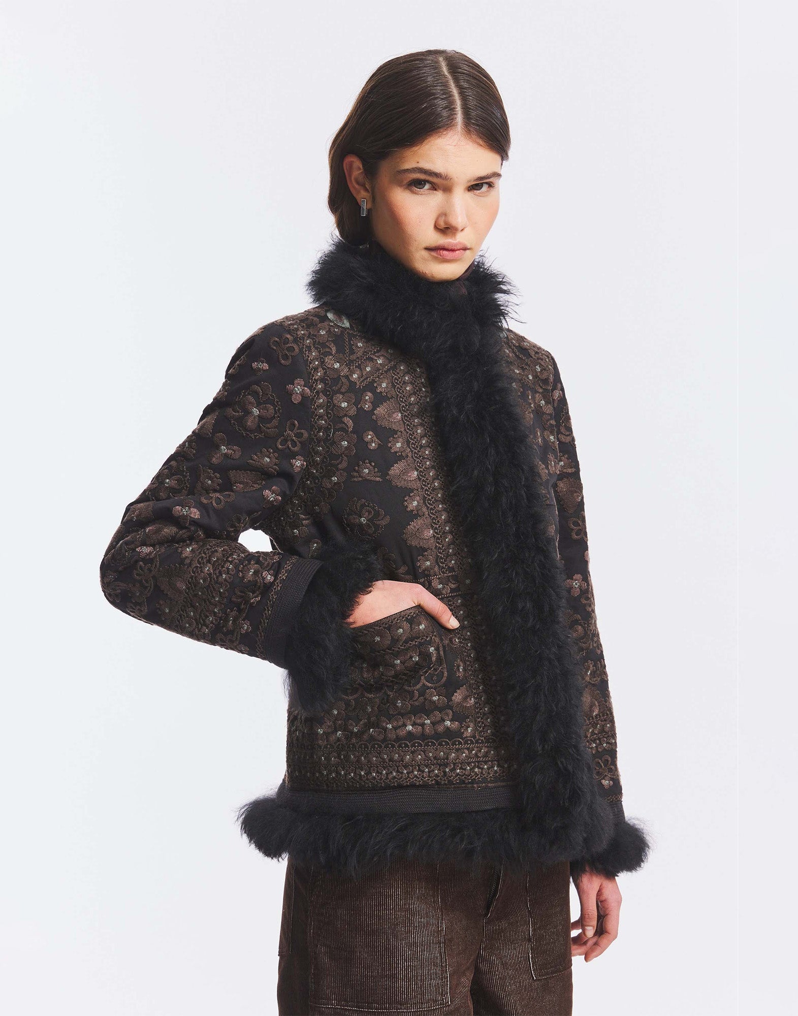 ANTIK BATIK Giacca Ricamata con Pelliccia Nera