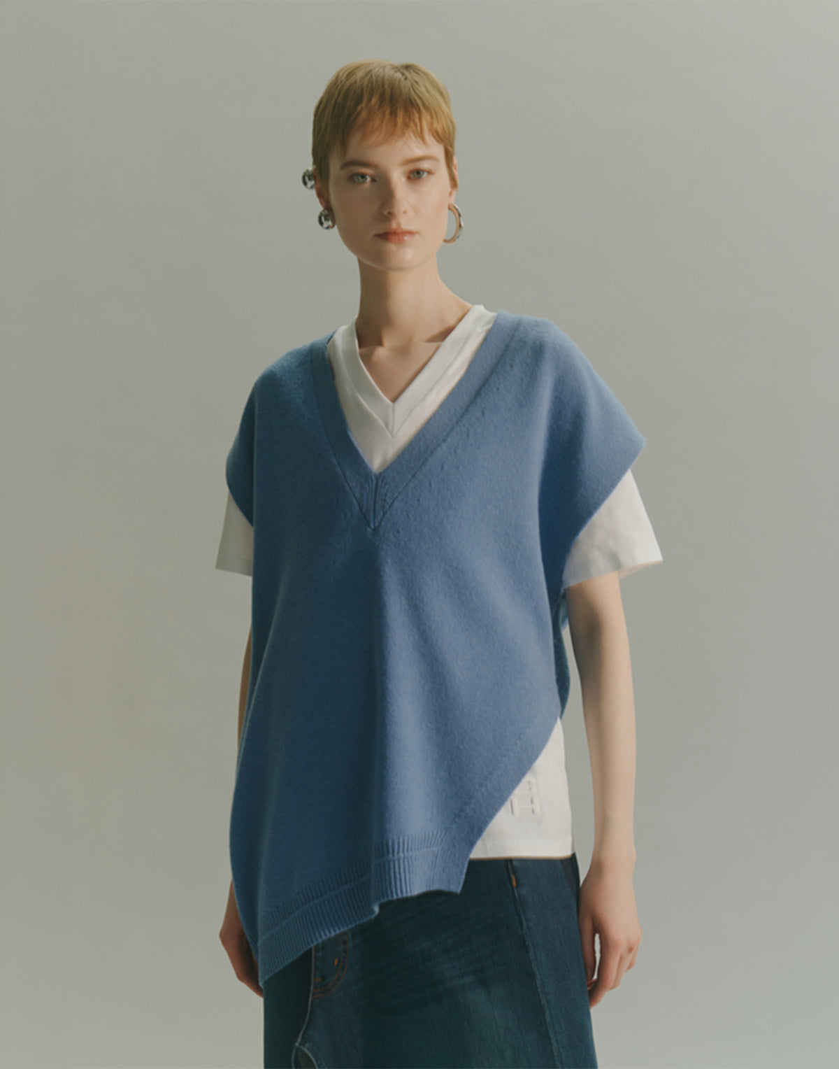 CIRCUS HOTEL Gilet Asimmetrico in Lana Vergine e Cashmere Azzurro