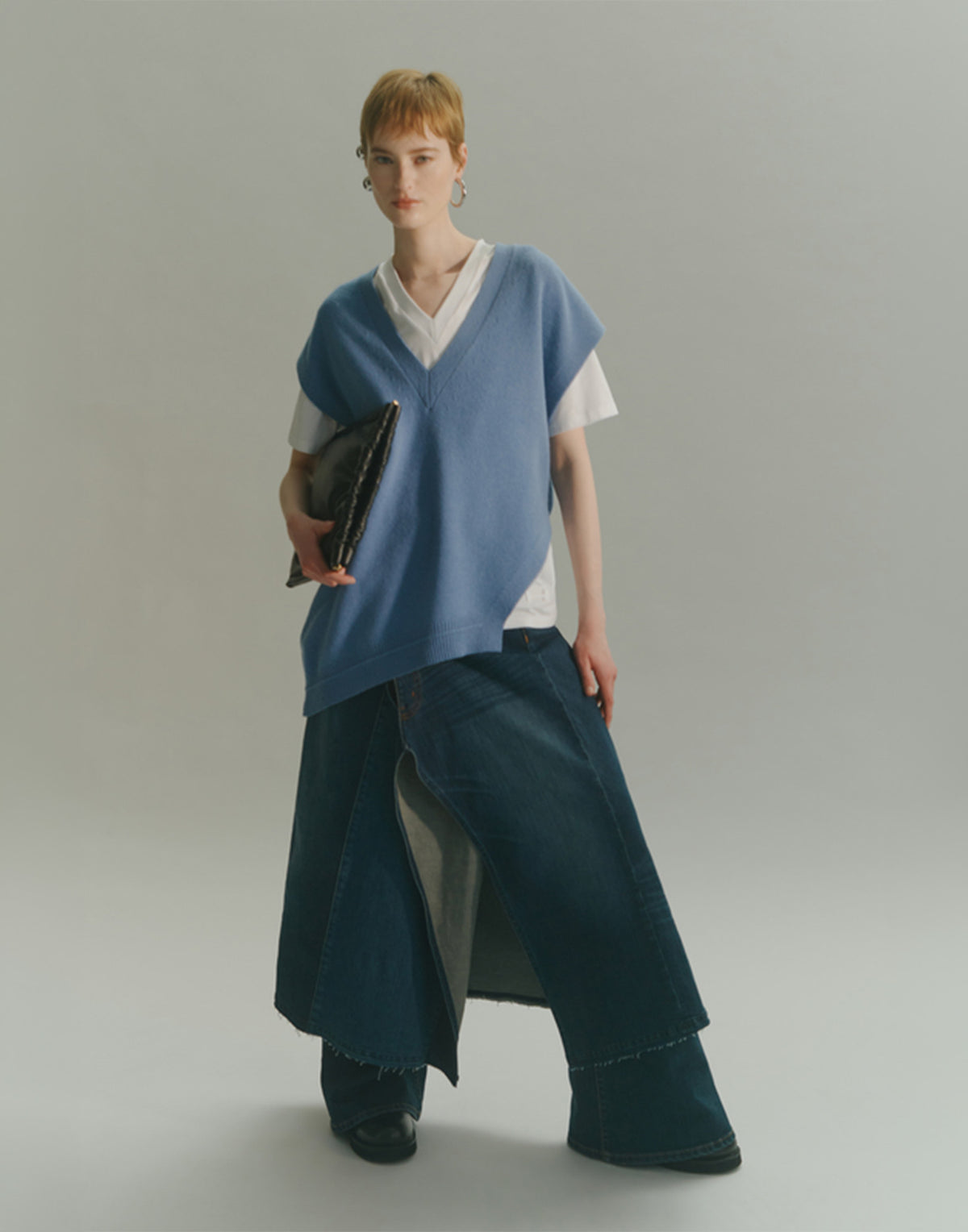 CIRCUS HOTEL Gilet Asimmetrico in Lana Vergine e Cashmere Azzurro