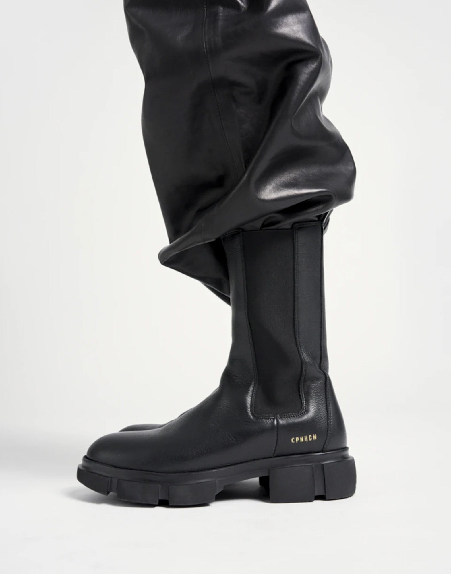 COPENHAGEN Chelsea Boots in Pelle Nera