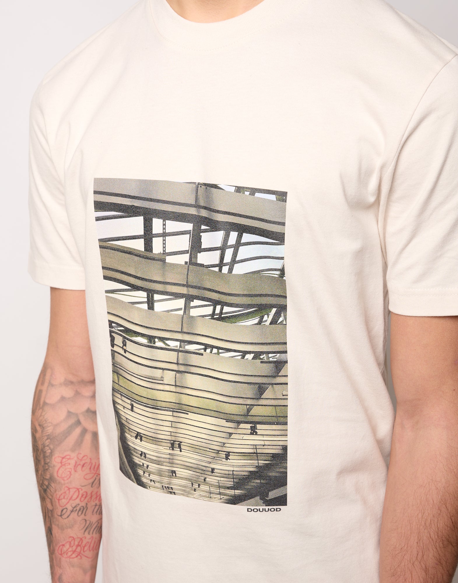 DOUUOD T-shirt in Jersey di Cotone Stampa "Travi" Burro