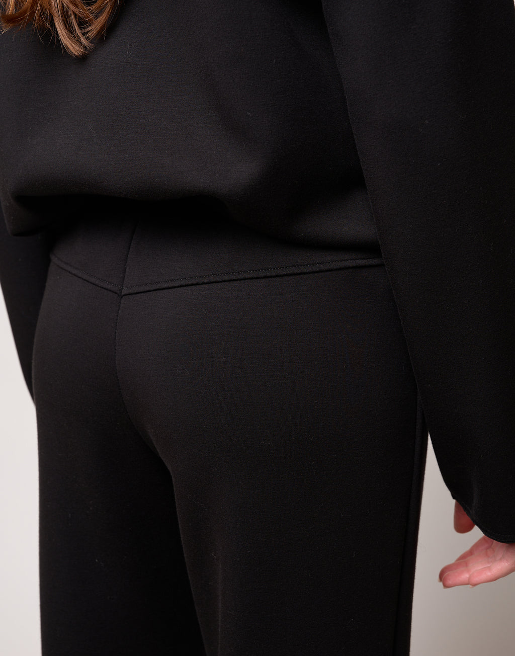 DOUUOD Pantalone Flare in Scuba con Taglio Carré Nero