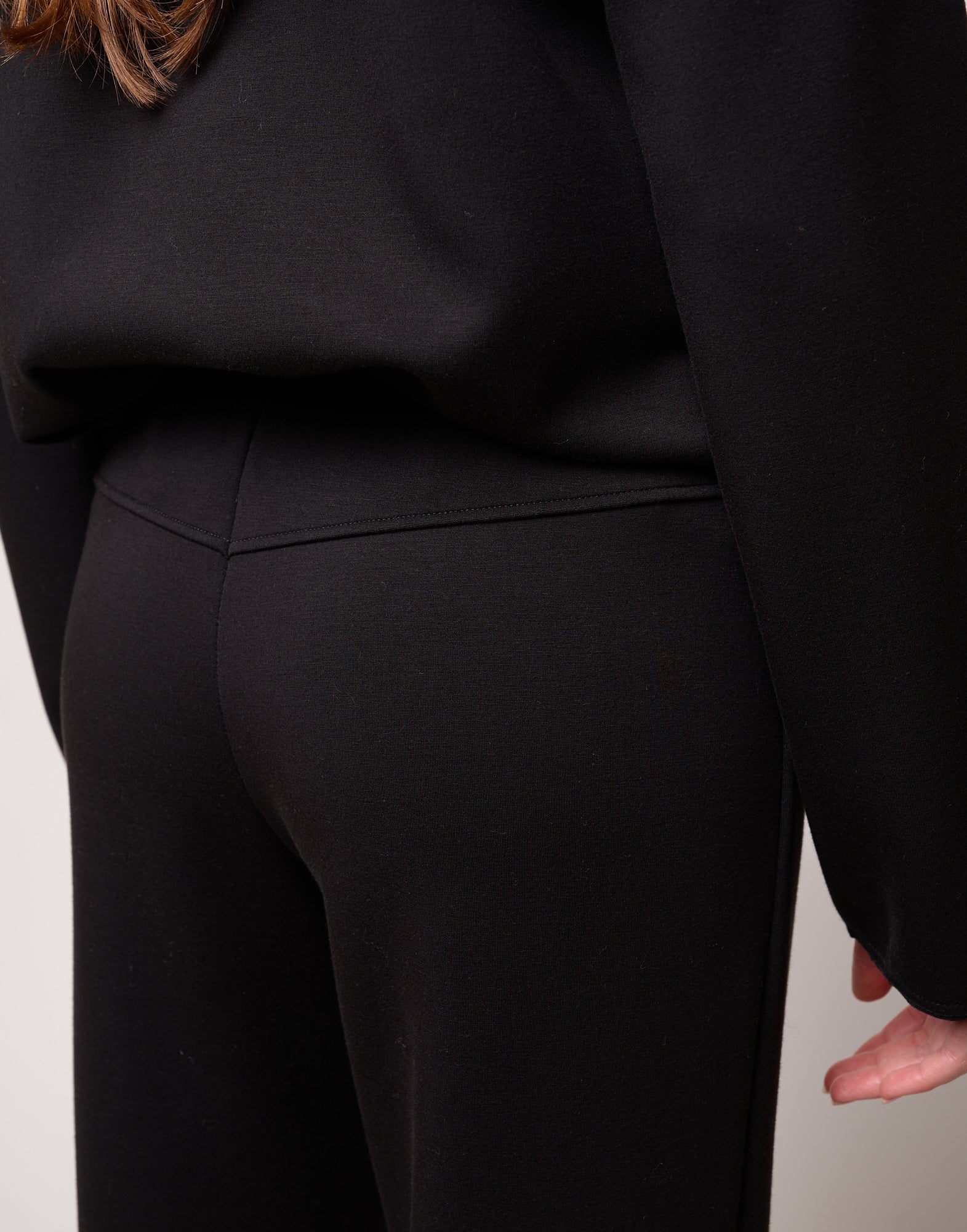 DOUUOD Pantalone Flare in Scuba con Taglio Carré Nero