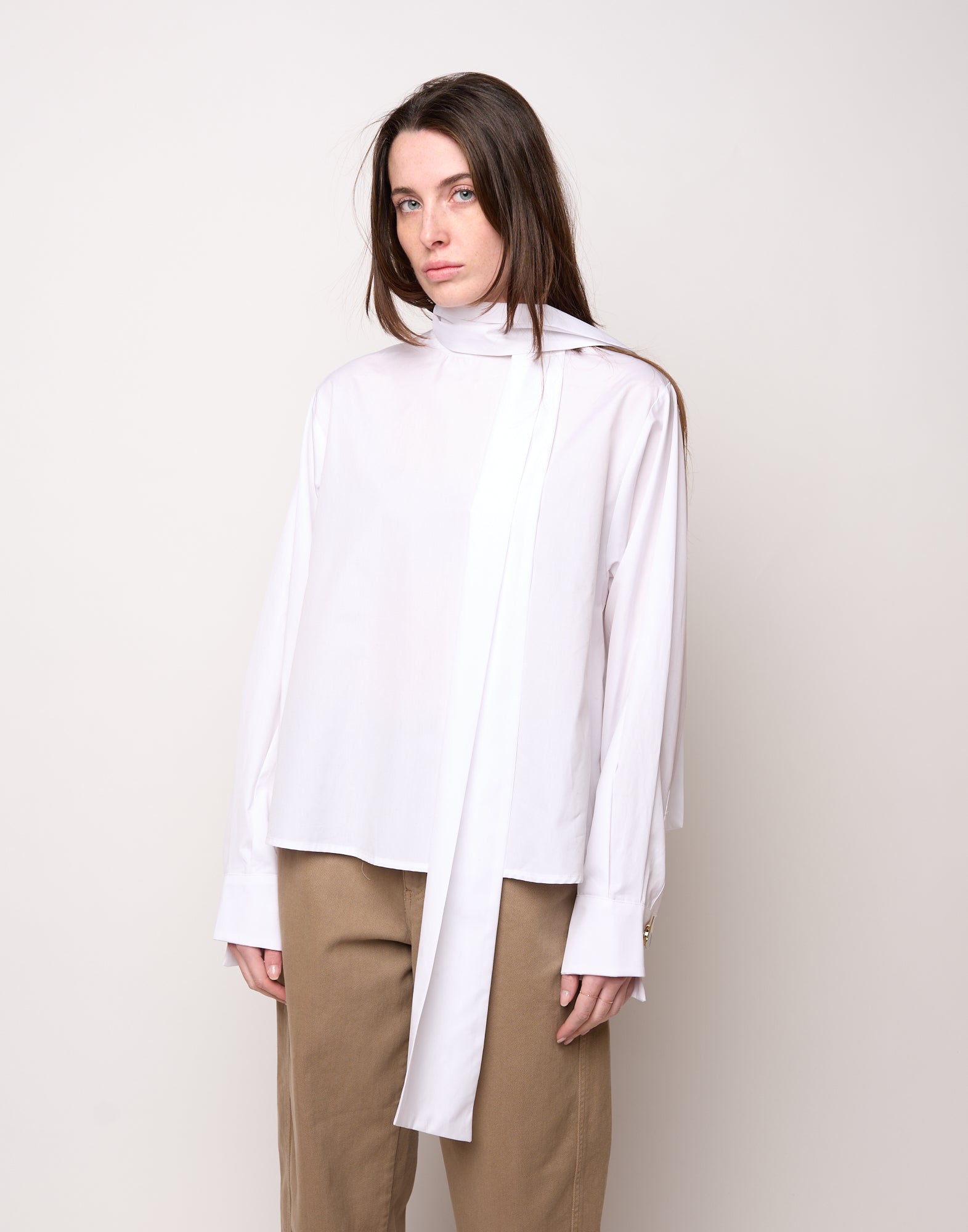 DOUUOD Blusa Girocollo Aperta sul Retro con Nastro Bianca