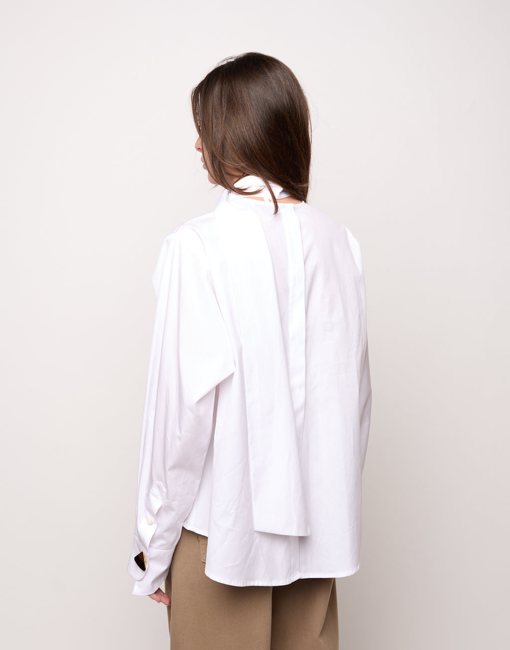 DOUUOD Blusa Girocollo Aperta sul Retro con Nastro Bianca