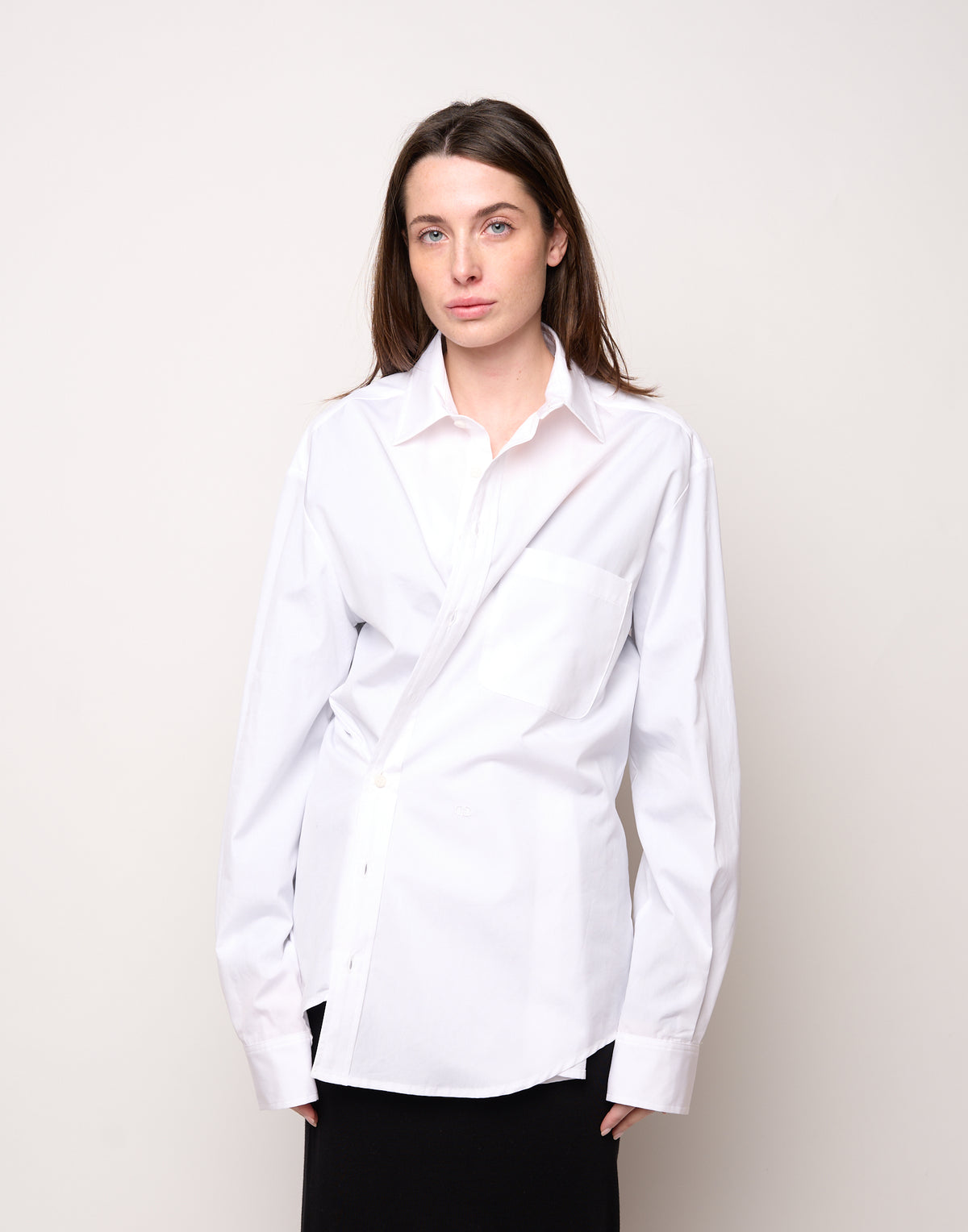DOUUOD Camicia Genderless con Ricamo e Bottone Laterale Bianca