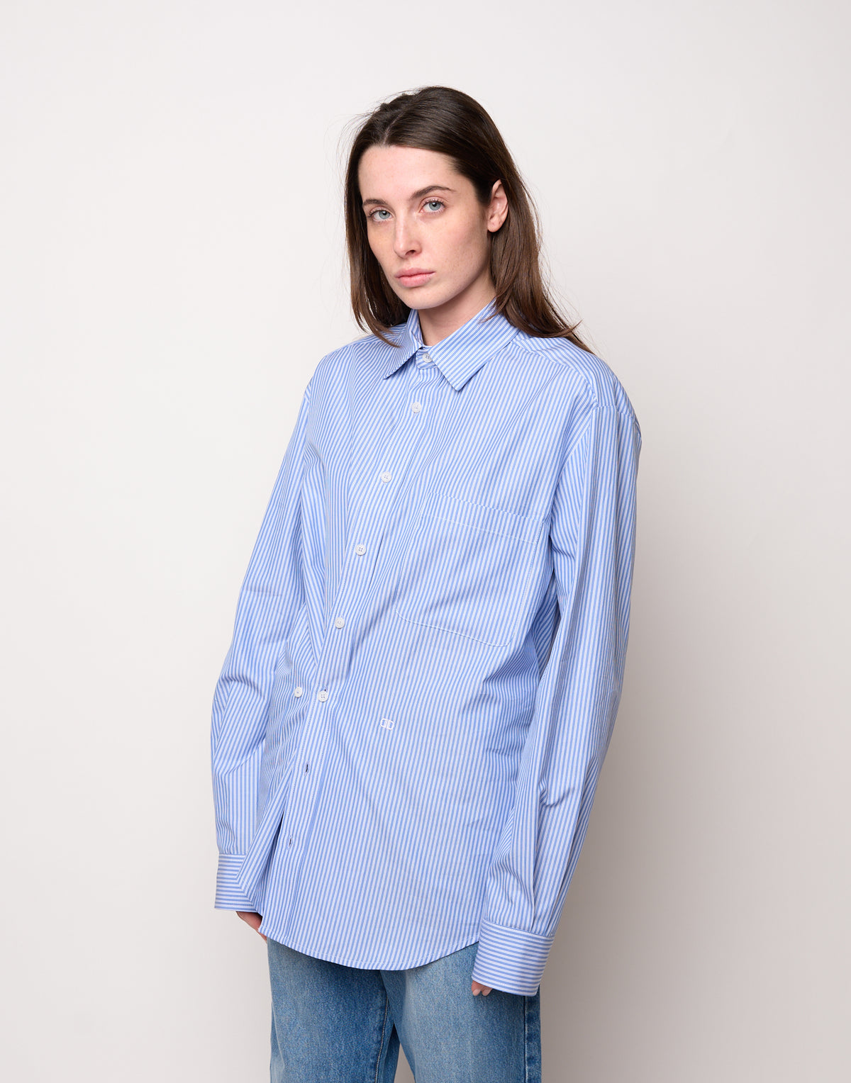 DOUUOD Camicia Genderless con Ricamo e Bottone Laterale a Righe Bianco/Azzurro