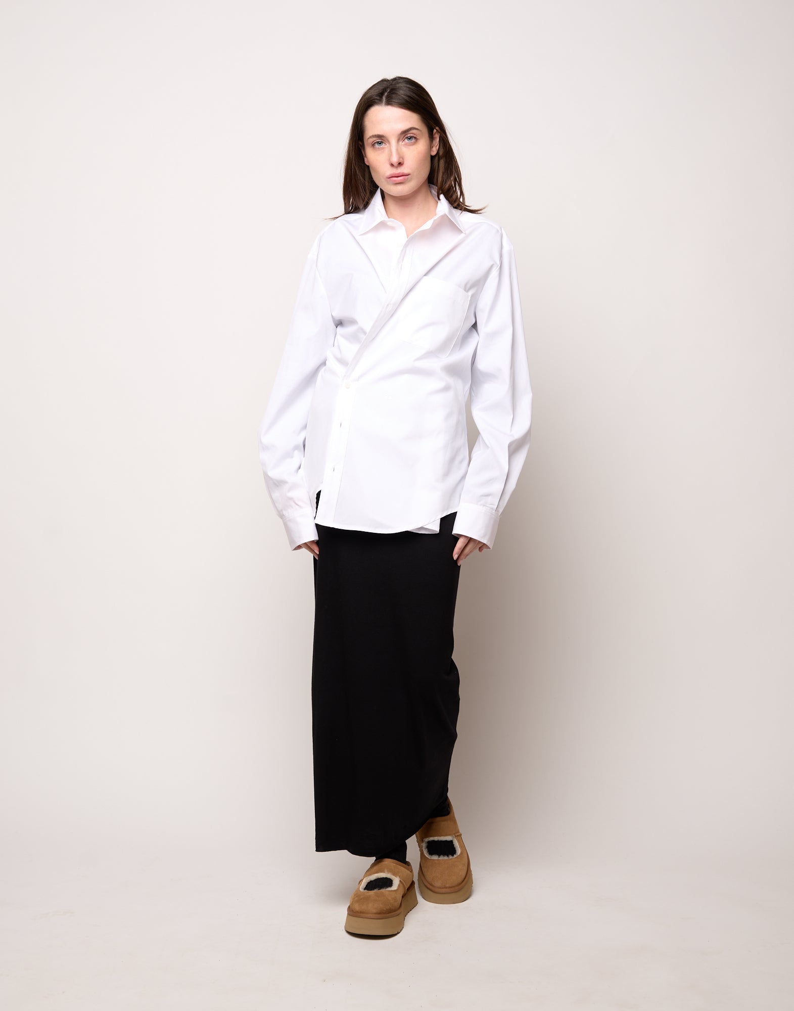 DOUUOD Camicia Genderless con Ricamo e Bottone Laterale Bianca