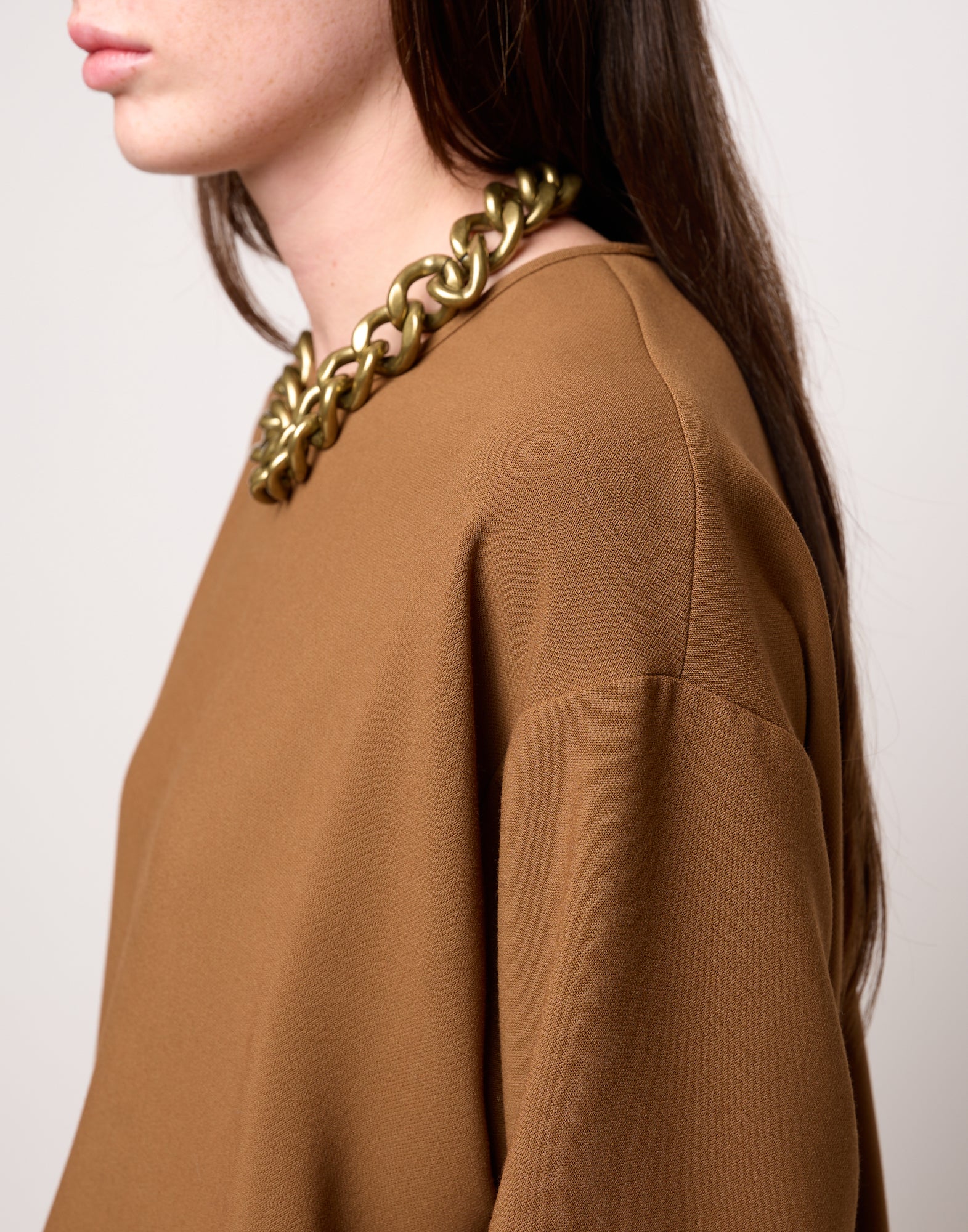 DOUUOD Blusa Scollo Tondo in Doppio Crepe Stretch Cannella