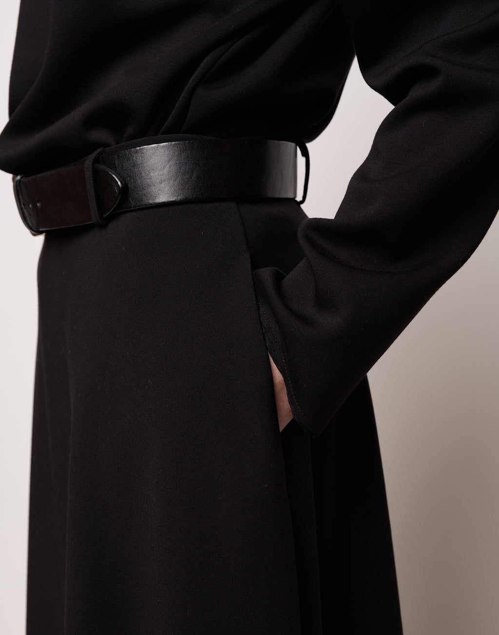 DOUUOD Gonna Midi Svasata con Pieghe in Doppio Crepe Stretch Nero