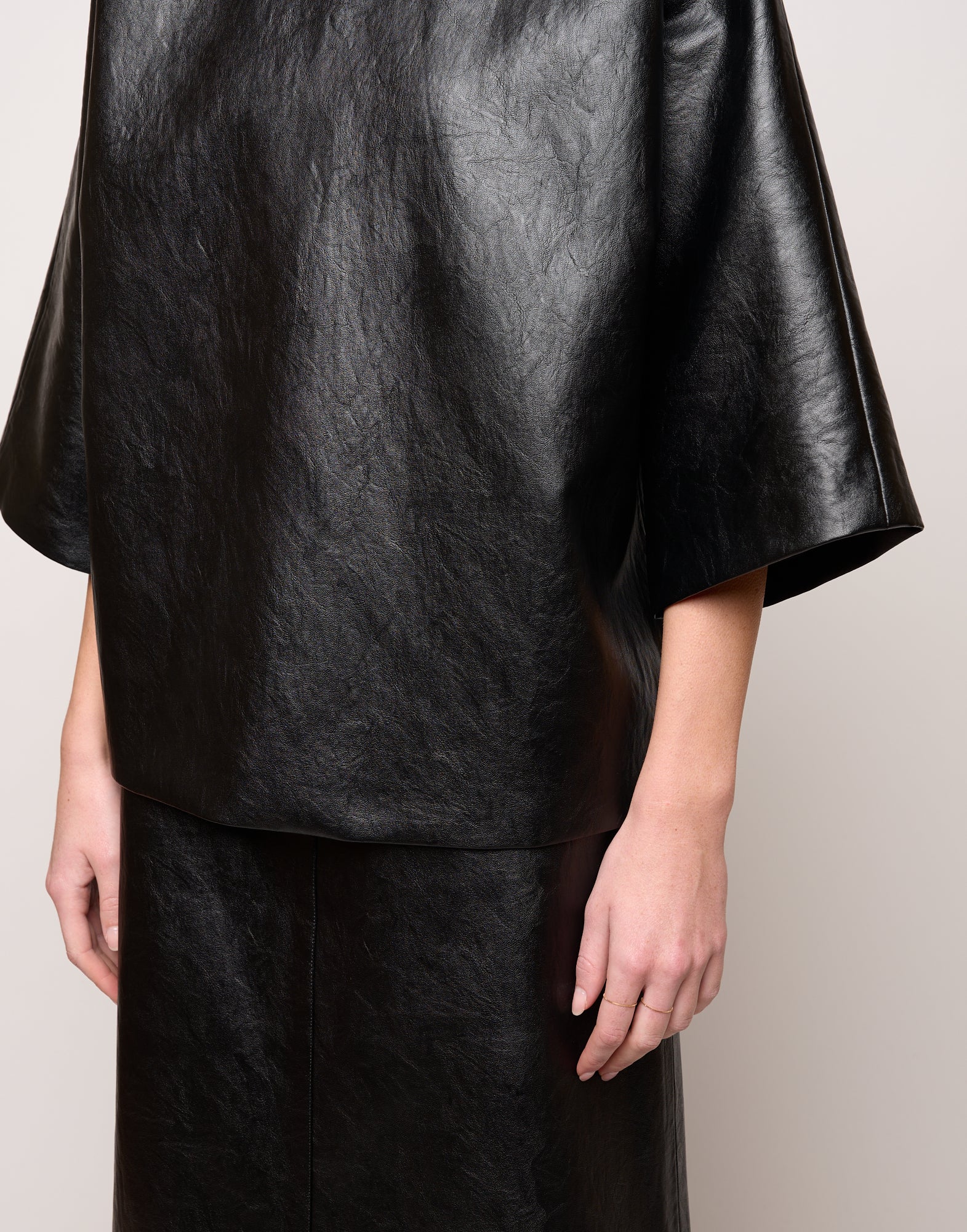 DOUUOD Blusa Kimono in Ecopelle Old Nero