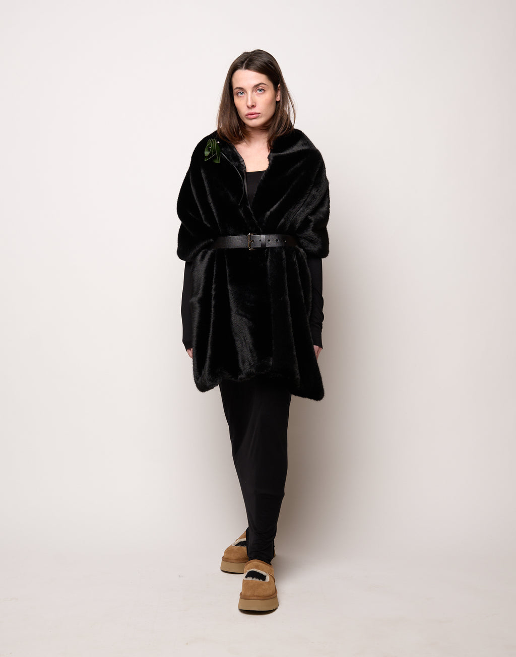 DOUUOD Stola con Gancio in Eco Pelliccia Nero