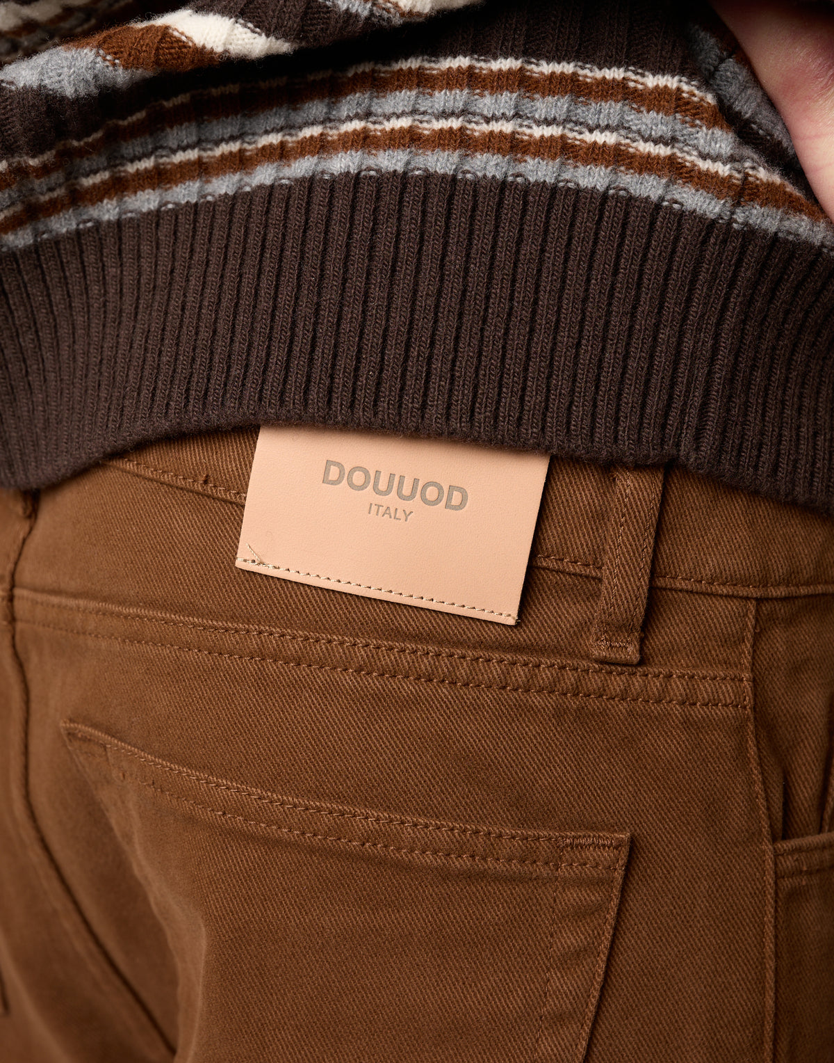 DOUUOD Pantalone Ampio Cropped Genderless in Drill di Cotone Caramello