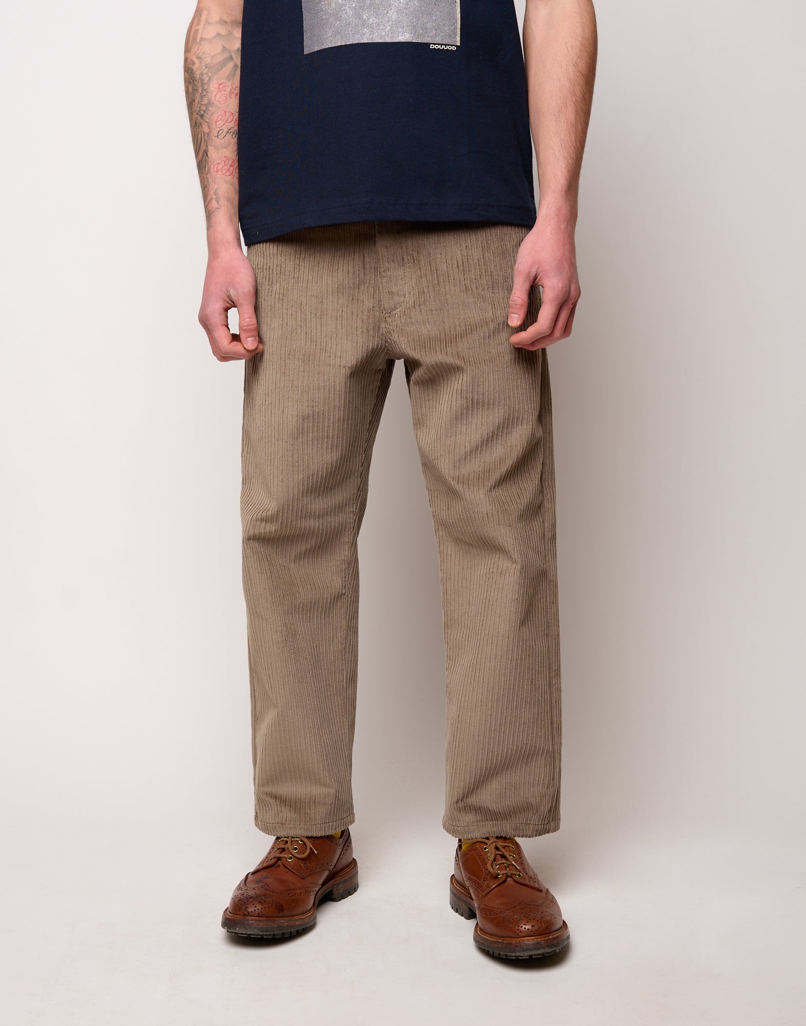 DOUUOD Pantalone Ampio Cropped Genderless in Velluto a Costa Larga Fango