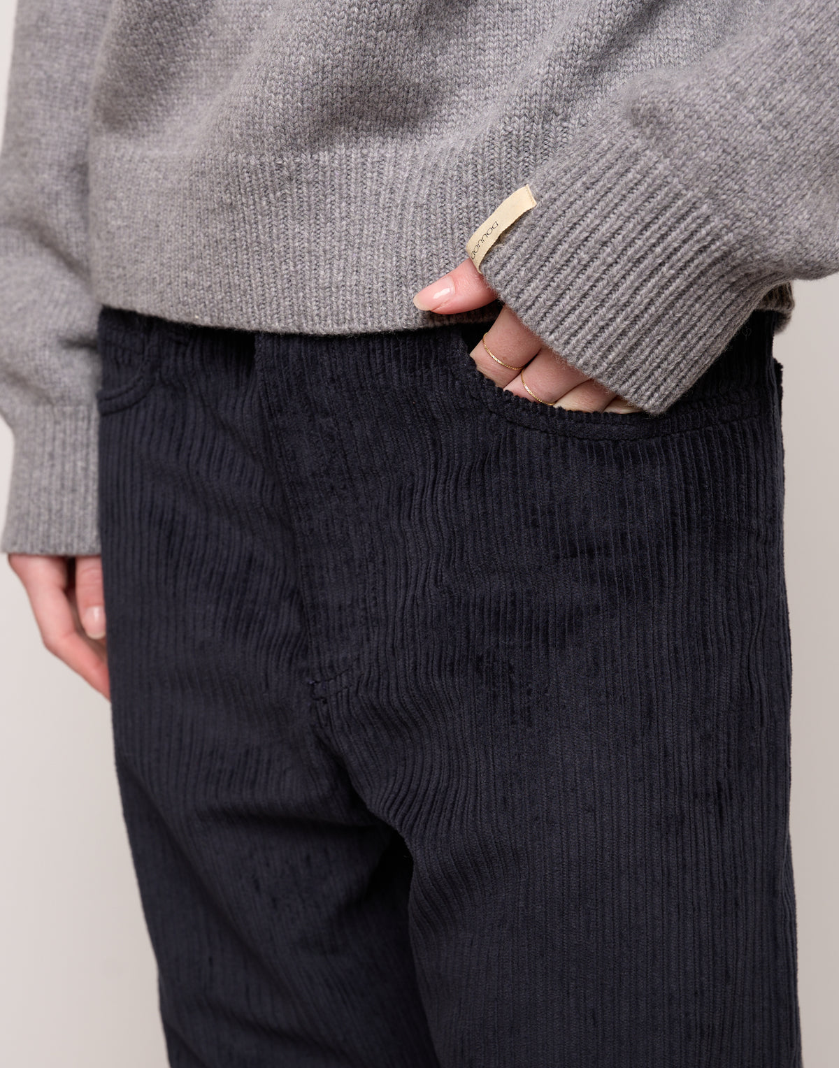DOUUOD Pantalone Ampio Cropped Genderless in Velluto a Costa Larga Blu