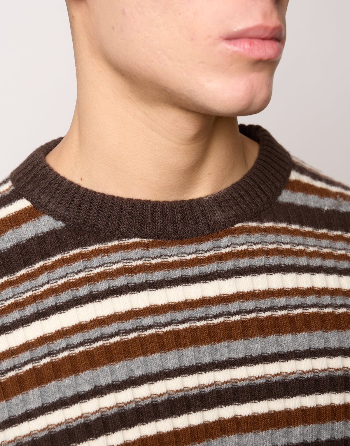DOUUOD Maglia Girocollo Multirighe Genderless in Lana Superfine