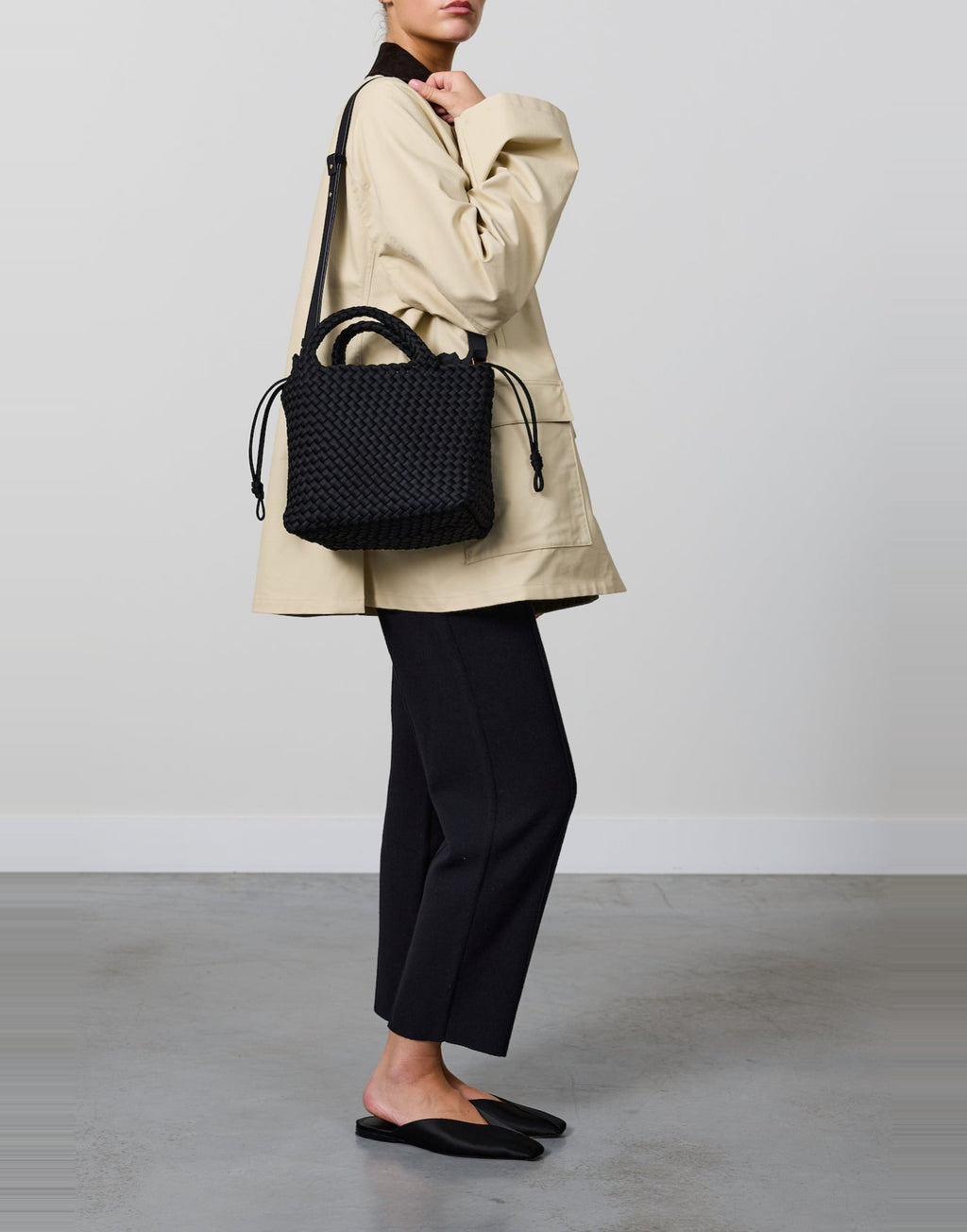 MARREA Borsa a Mano Midi in Neoprene Intrecciato di Nero