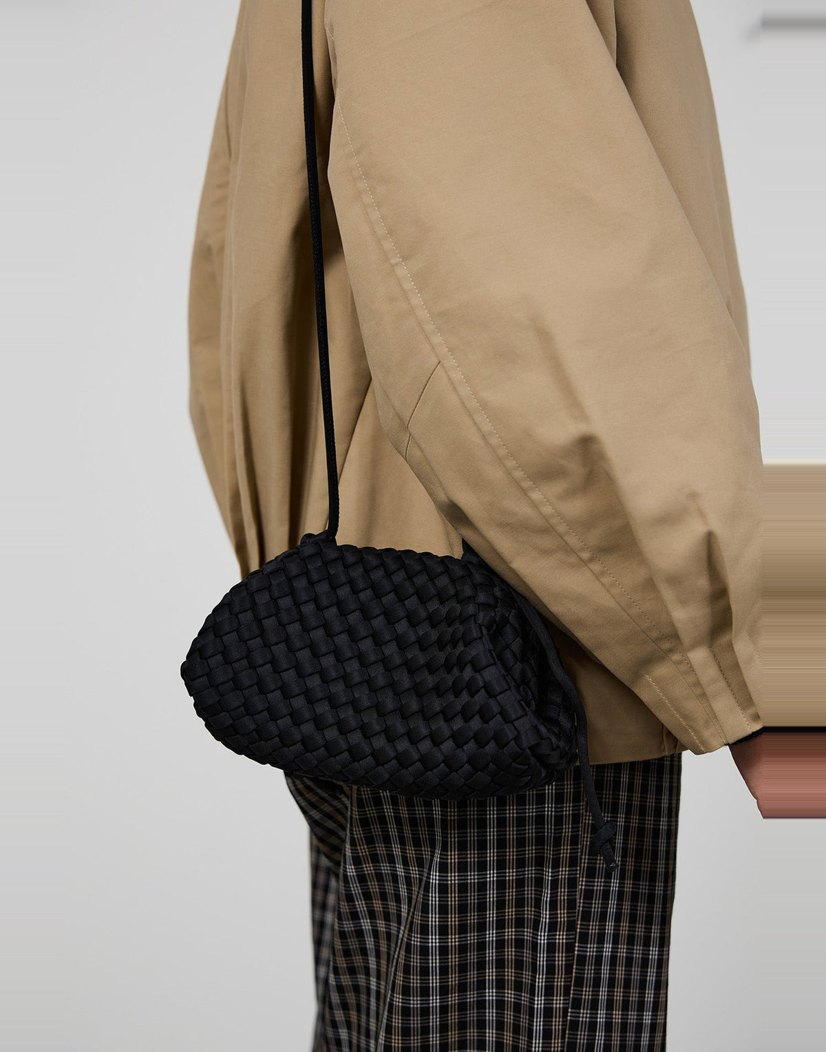MARREA Borsa a Tracolla Pouch Mini in Neoprene Intrecciato di Nero