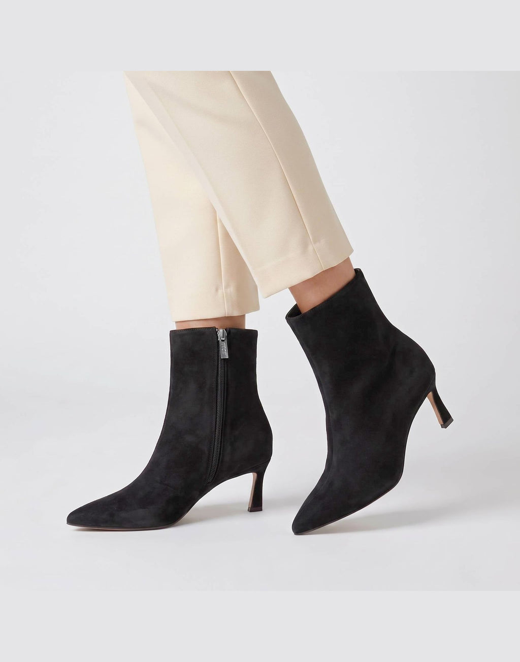 STEVE MADDEN Stivaletti Lulah a Punta con Tacco Nero Suede