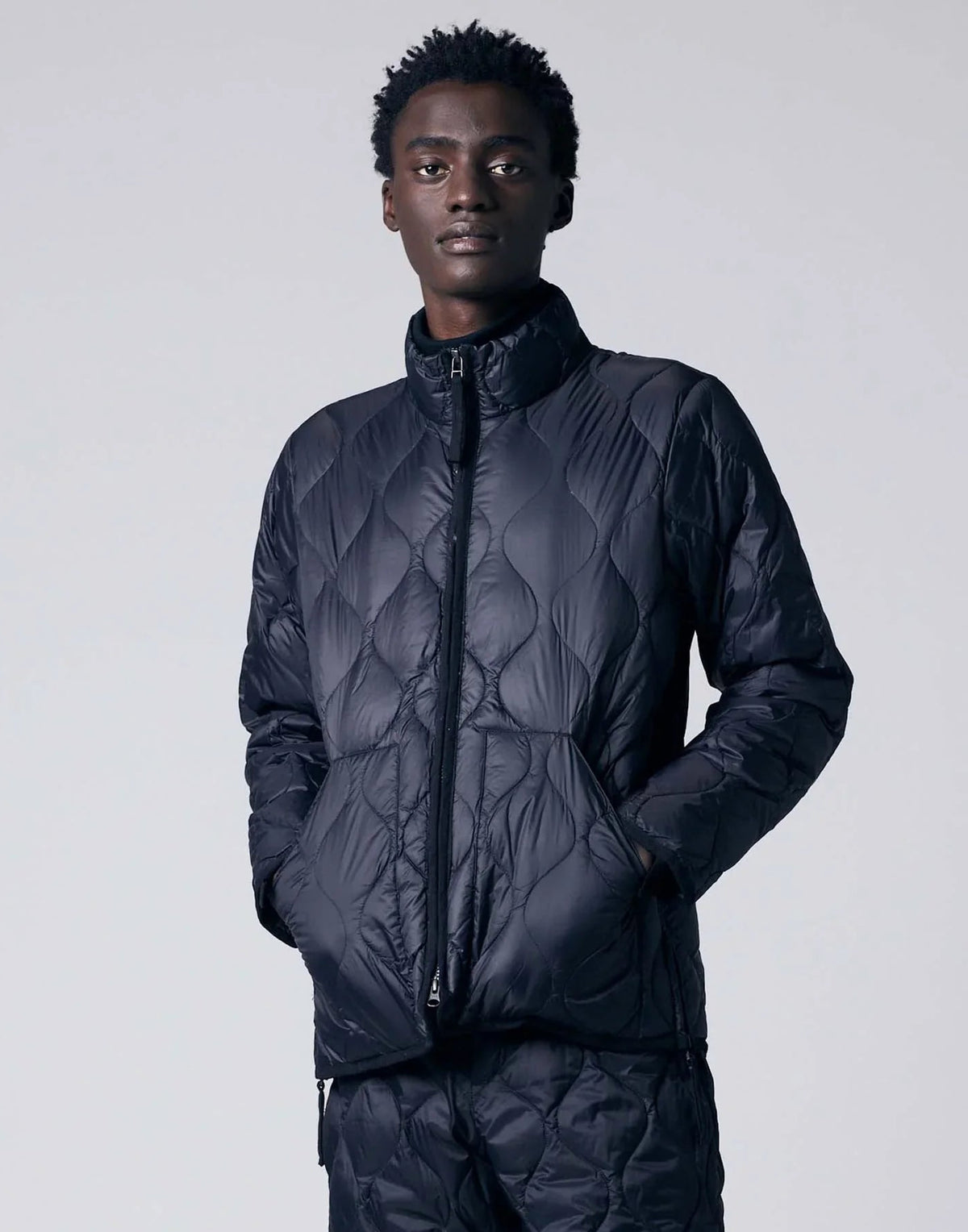 TAION Piumino Military con Collo Alto e Doppia Zip Nero