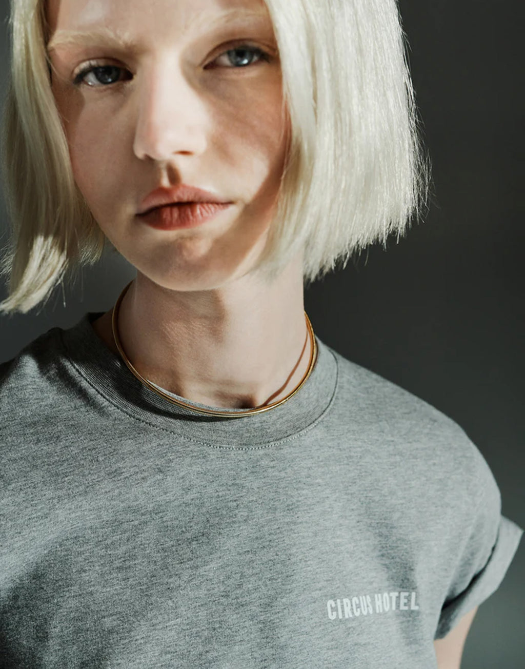 CIRCUS HOTEL T-shirt Slim con Schiena Scoperta Grigia