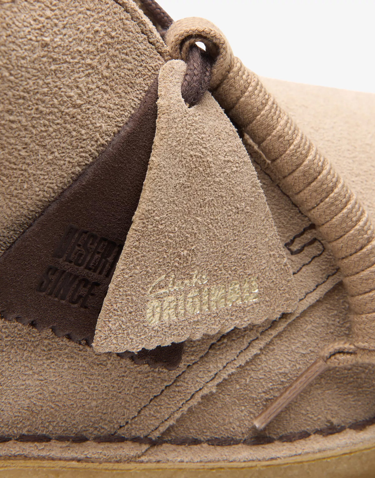 CLARKS Desert Boot in Suede Wolf