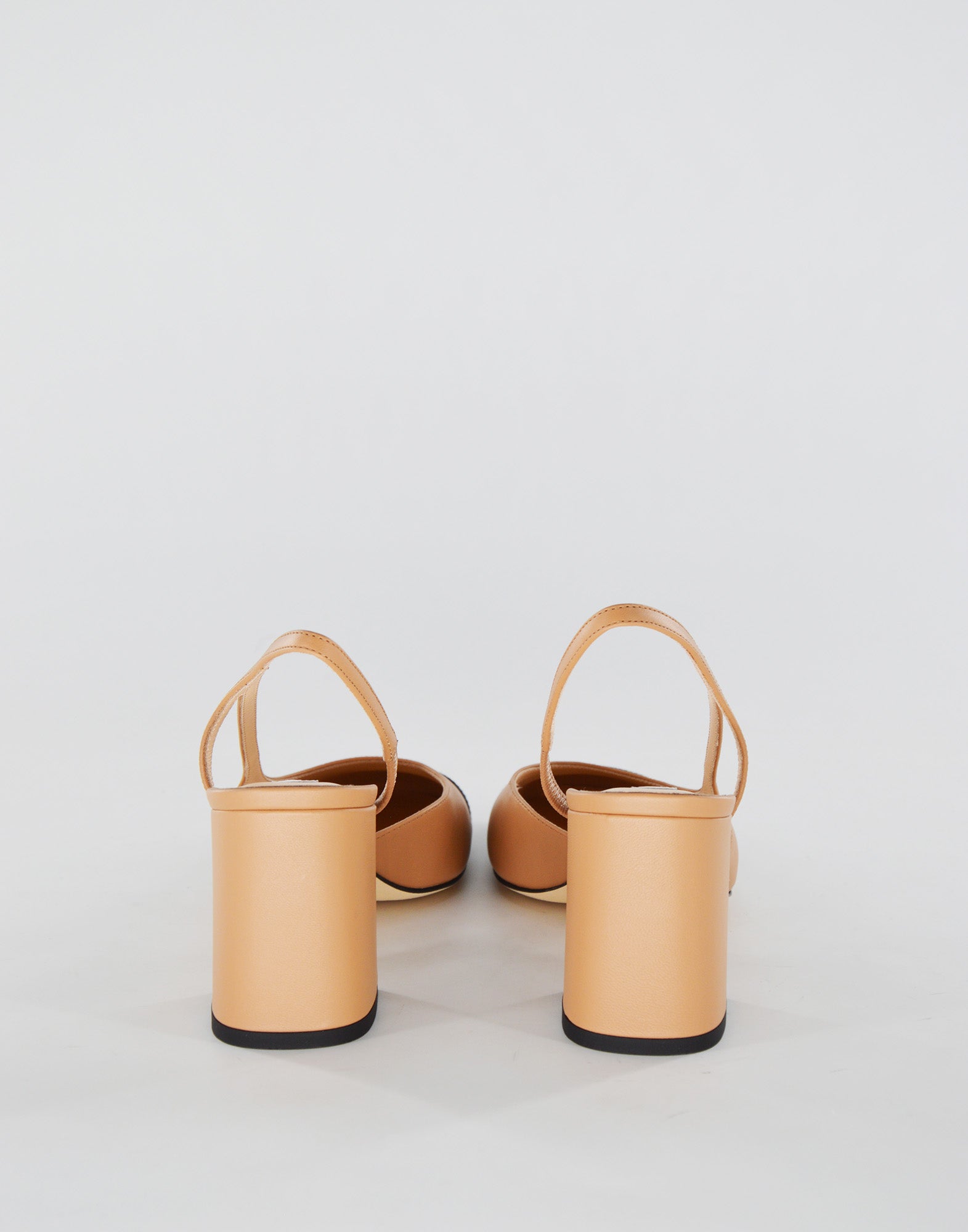 DOUUOD Chanel in Nappa con Punta in Vernice Biscotto/Nero