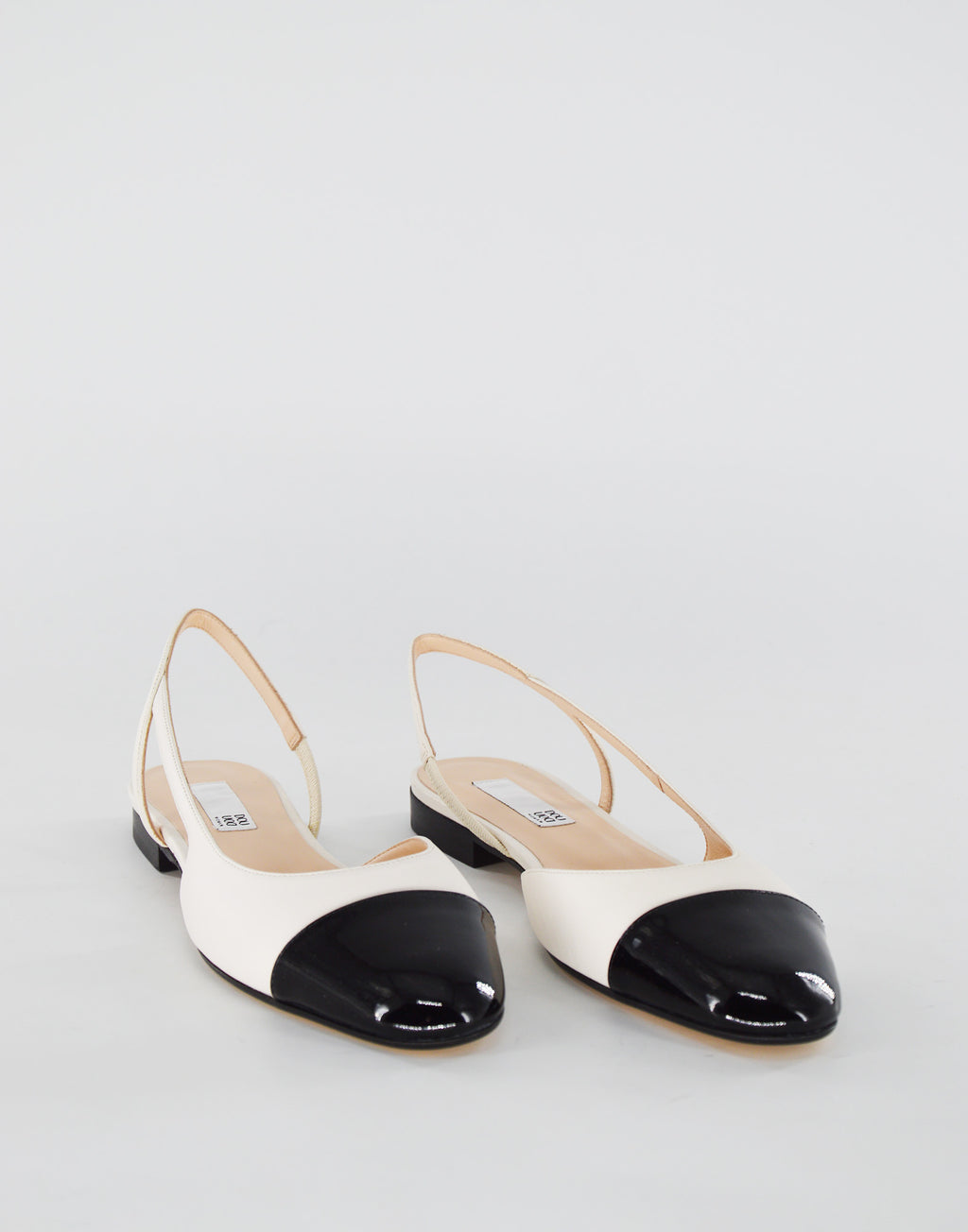 DOUUOD Slingback in Pelle con Punta in Vernice Panna/Nero