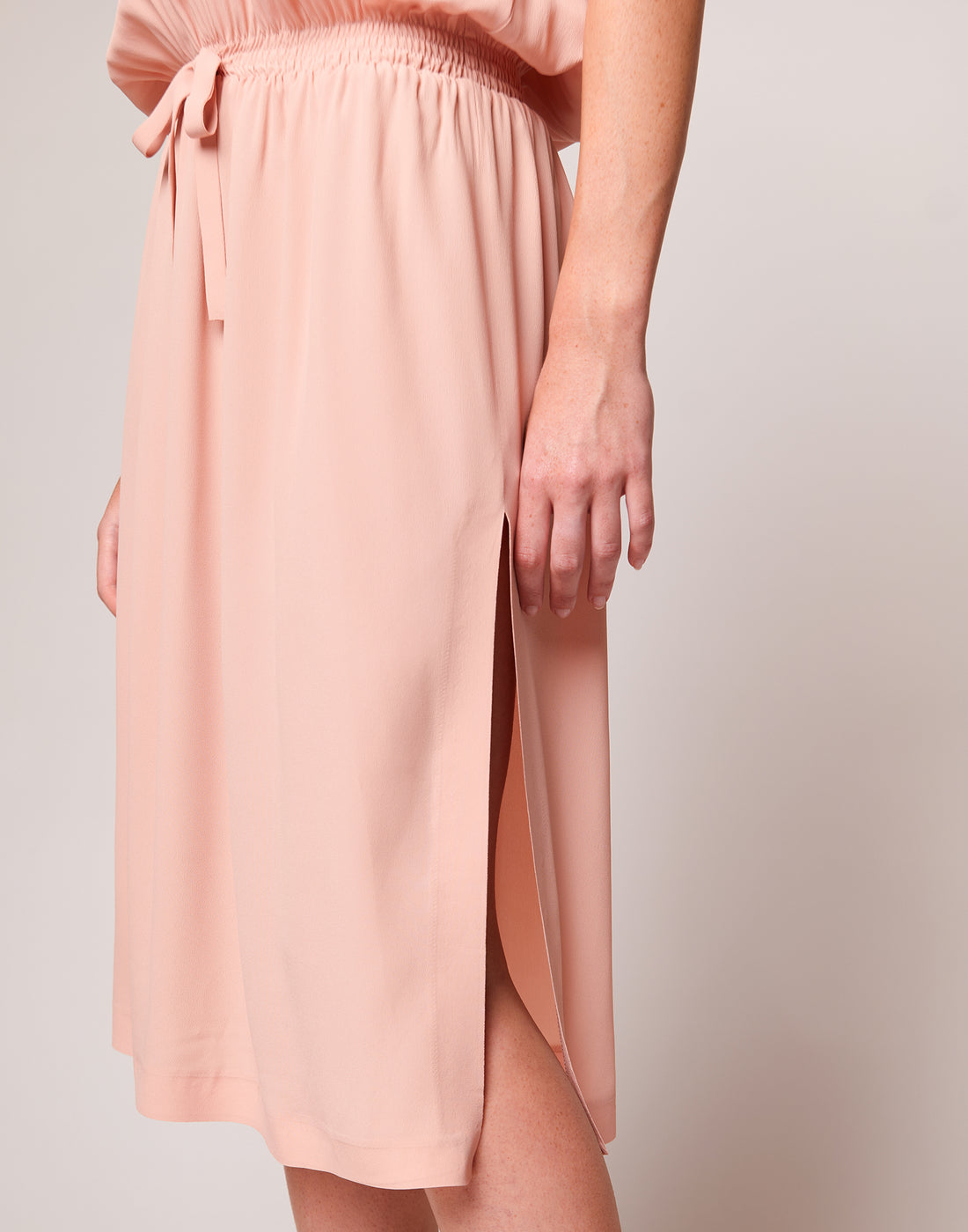 DOUUOD Abito Midi Smanicato in Crepe de Chine Blush