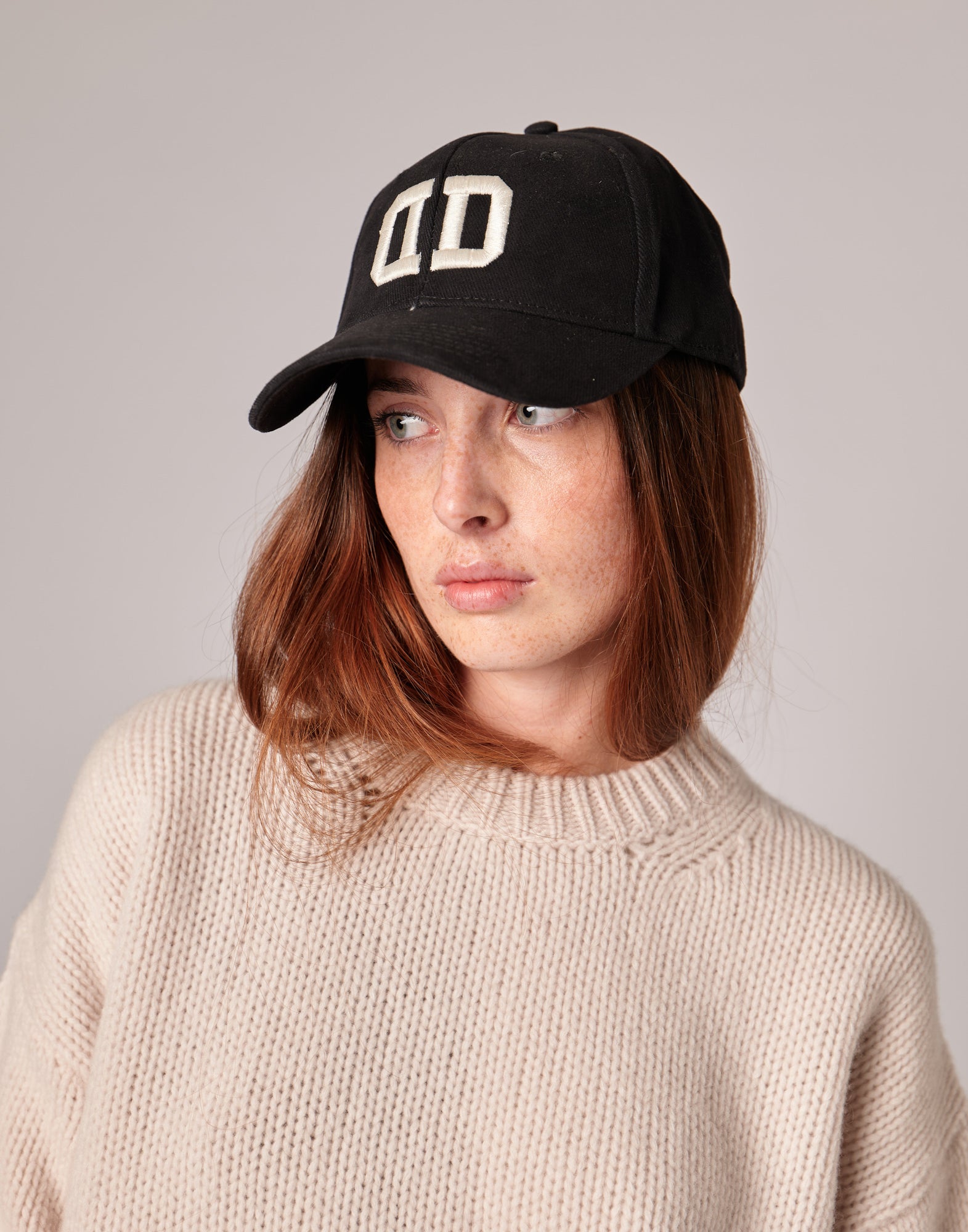 DOUUOD Cappello con Visiera Nero con Logo DD Ricamato Bianco