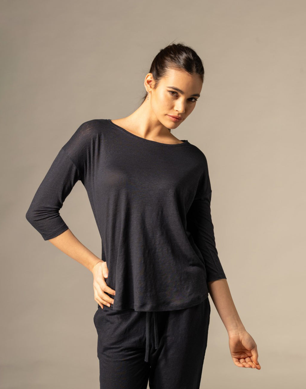MAJESTIC FILATURES T-shirt Over in Lino a Maniche 3/4 Nera