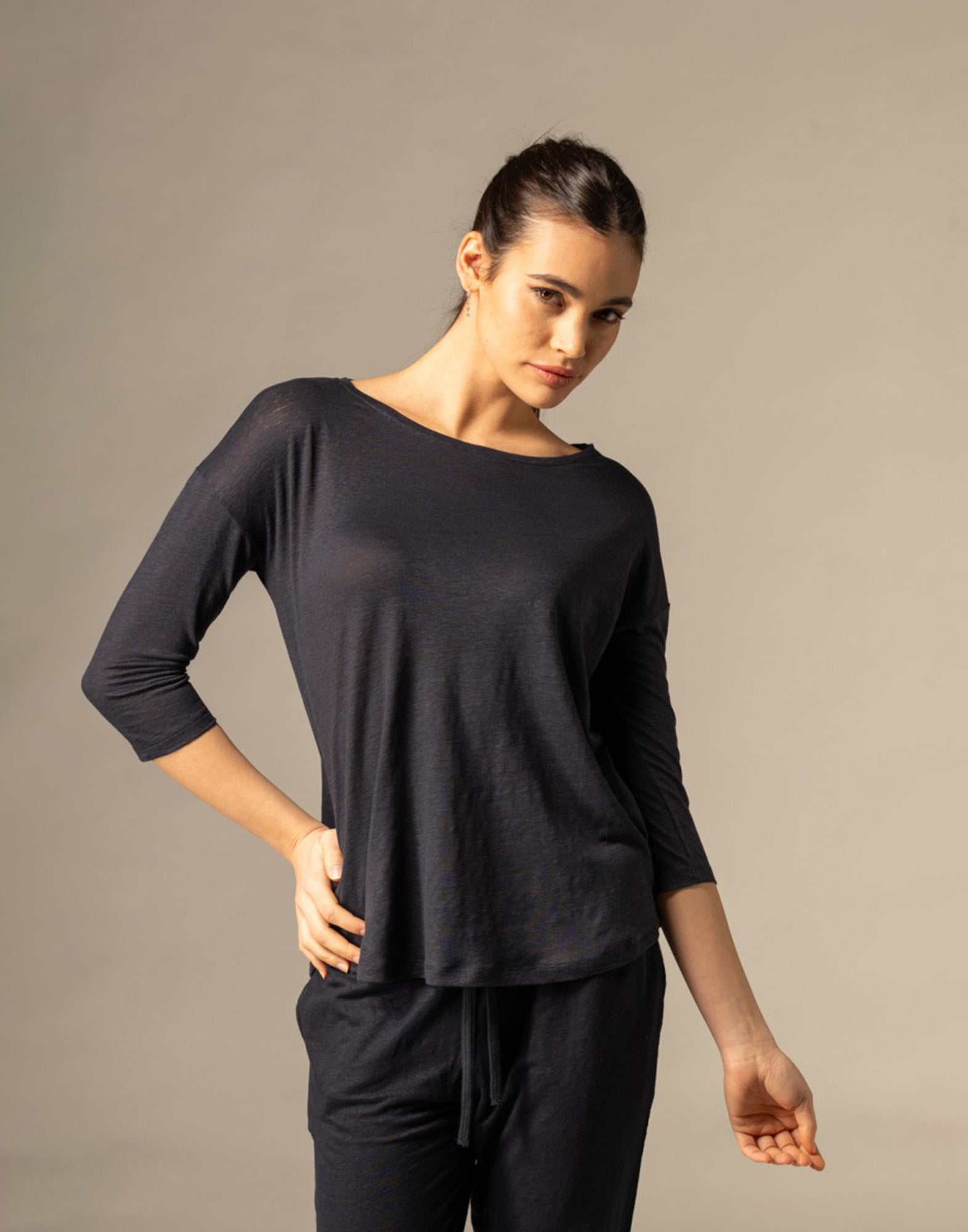 MAJESTIC FILATURES T-shirt Over in Lino a Maniche 3/4 Nera