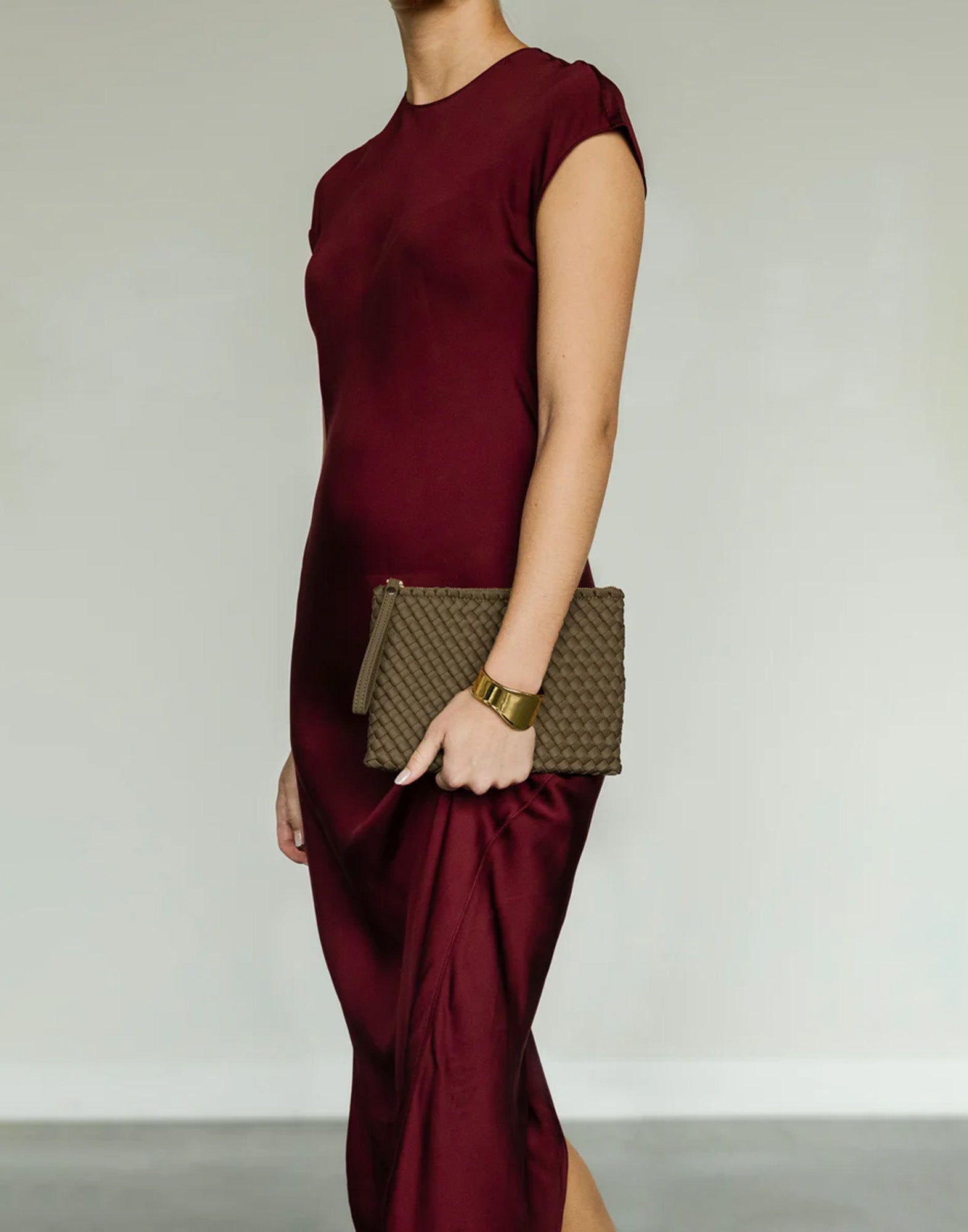 MARREA Clutch in Neoprene Intrecciato Retro Sand