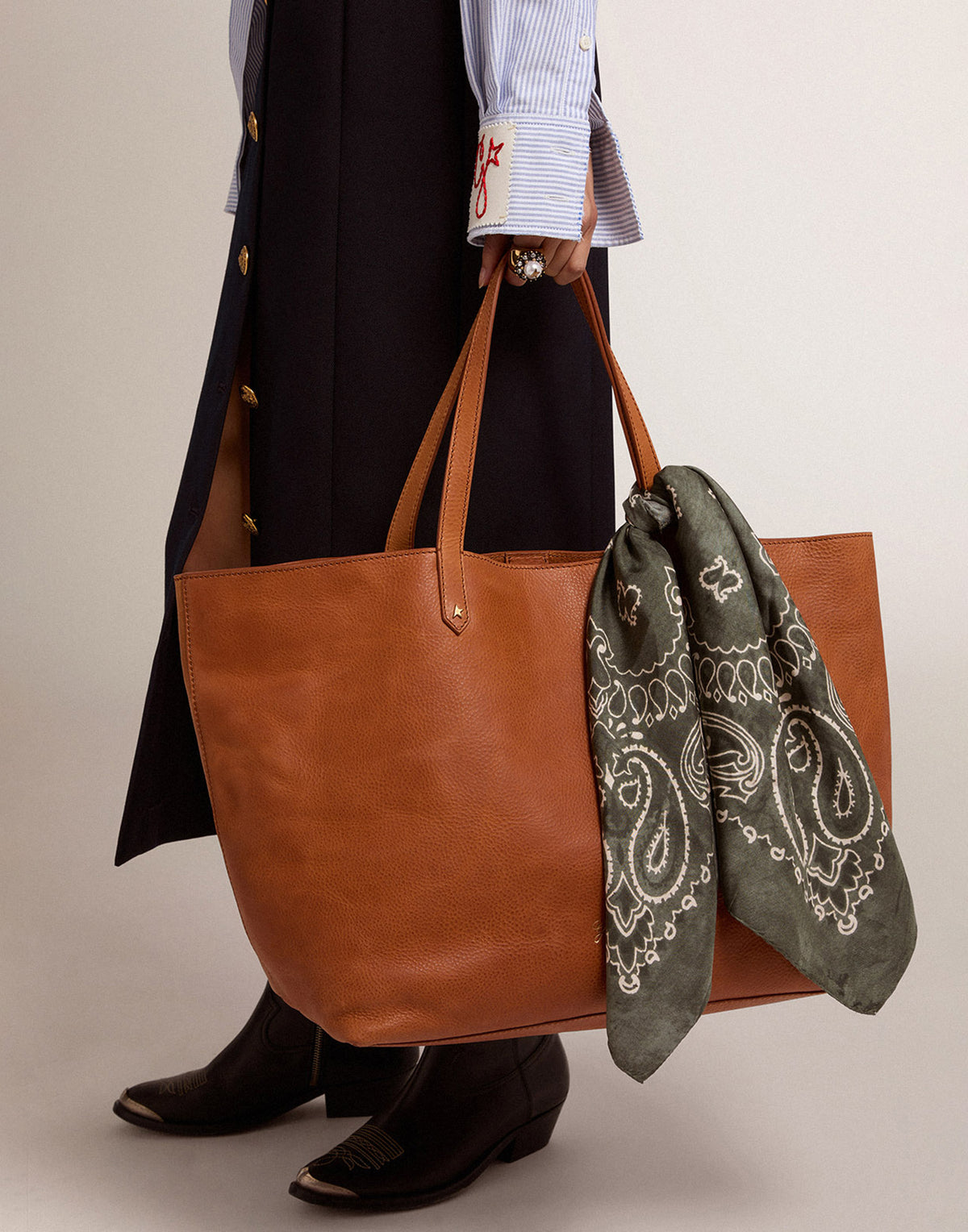 GOLDEN GOOSE Foulard color verde muschio con motivo plaisley