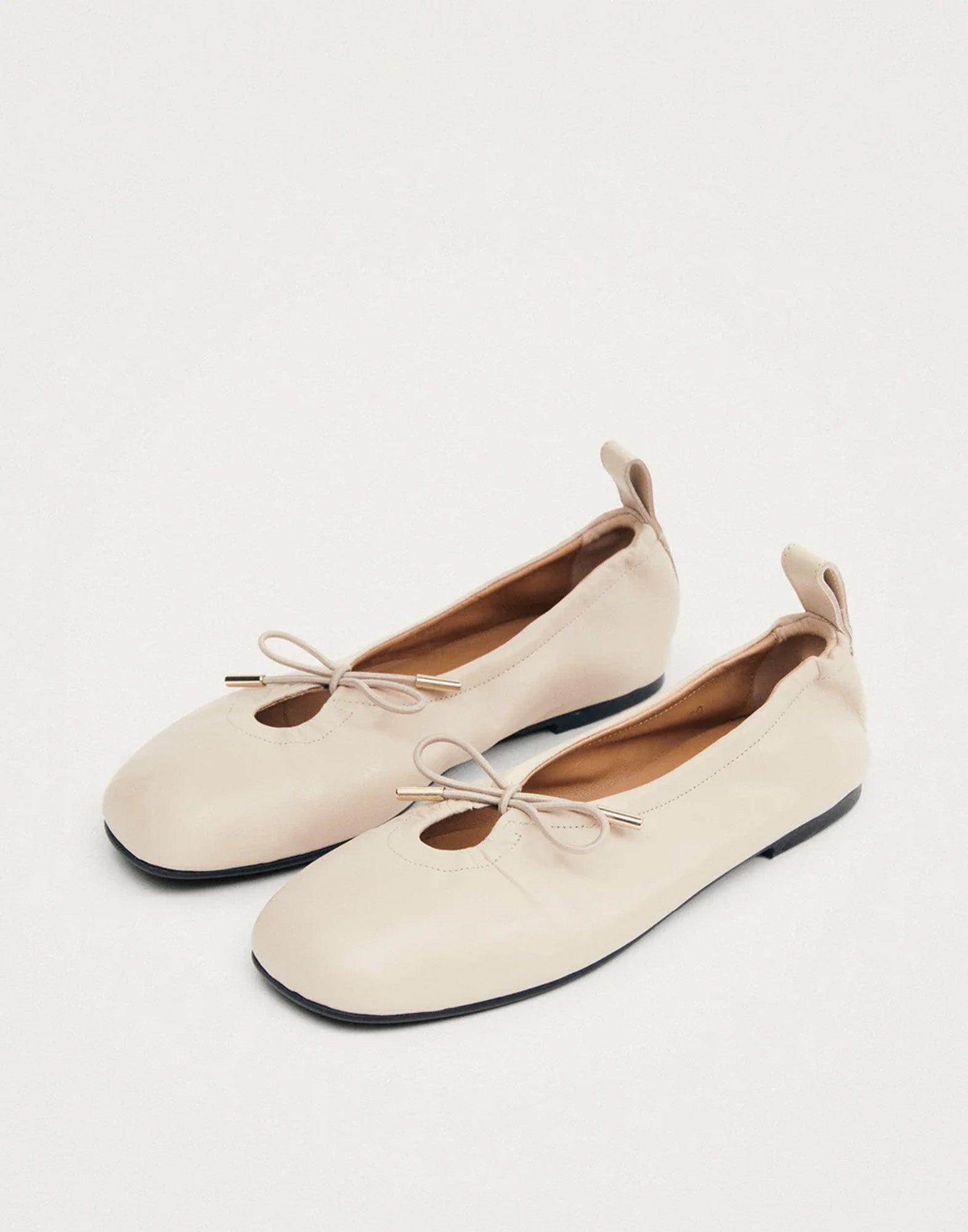 ALOHAS Ballerine Rosalind in Pelle Color Crema