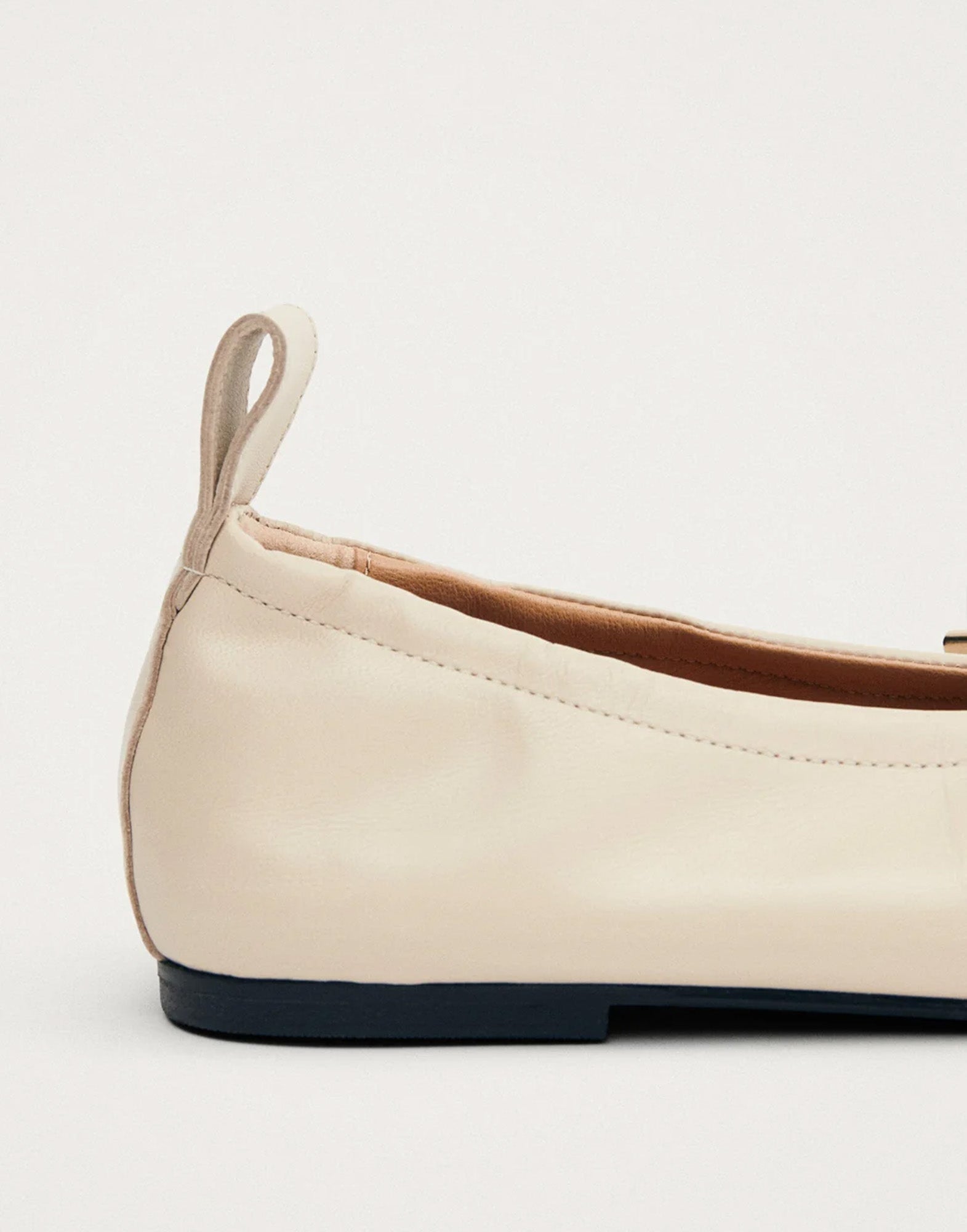 ALOHAS Ballerine Rosalind in Pelle Color Crema