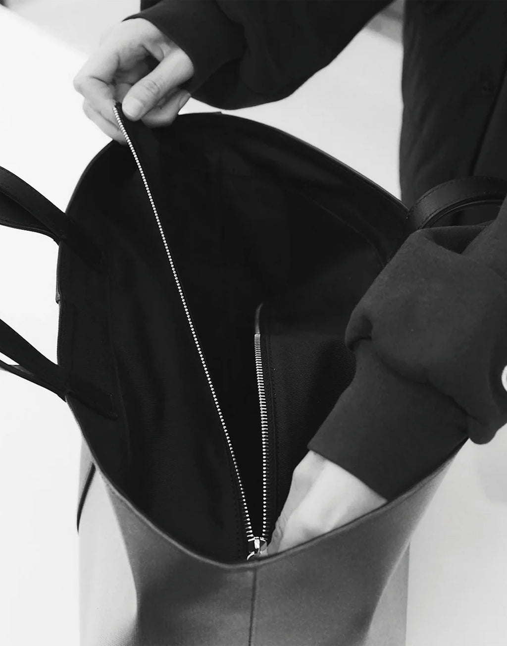 CAHU Borsa Le Pratique XM in PVC Black