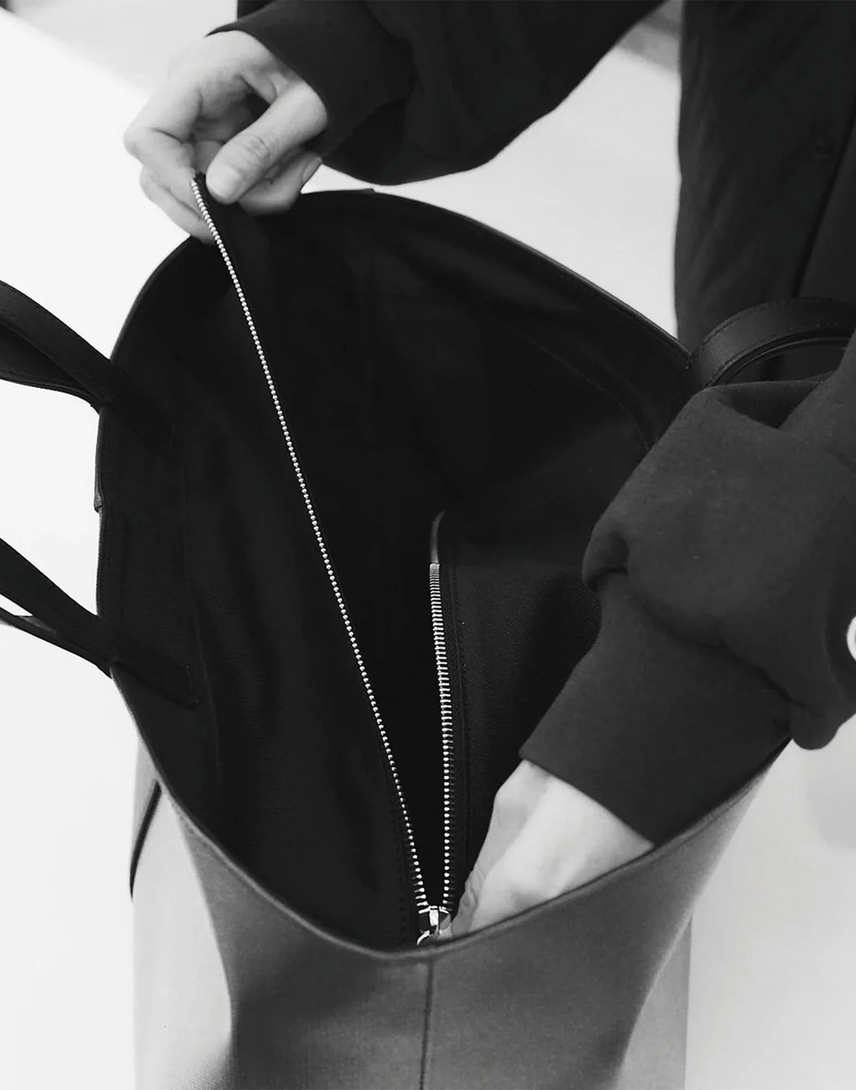CAHU Borsa Le Pratique XM in PVC Black