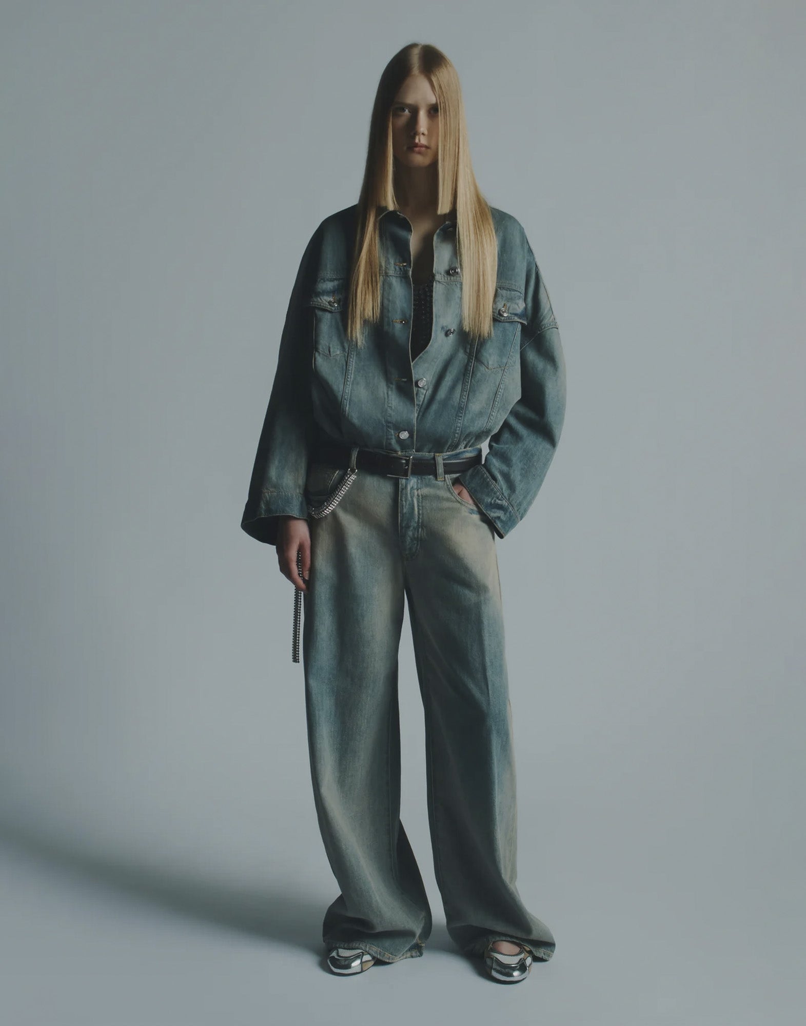 CIRCUS HOTEL Jeans Ampi con Strass Bleach Denim Wash