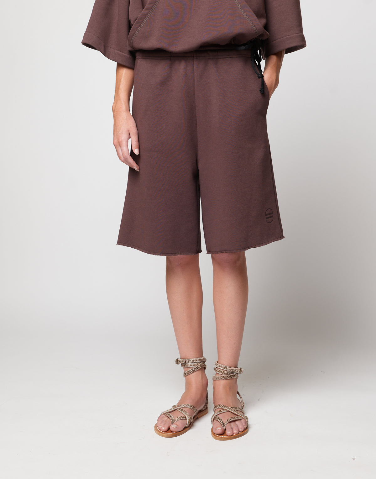 DOUUOD Bermuda de basket en molleton léger couleur chocolat