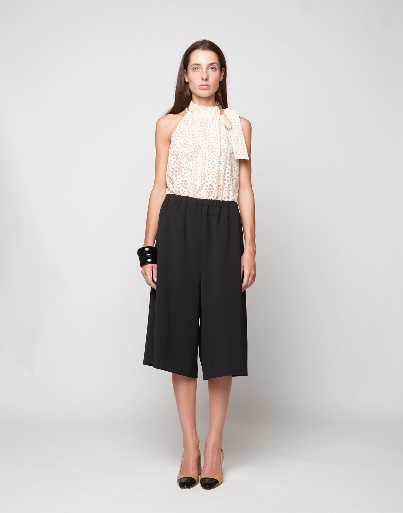 DOUUOD Top Halter Arricciato con Nastro in Daisy Devorè Cipria