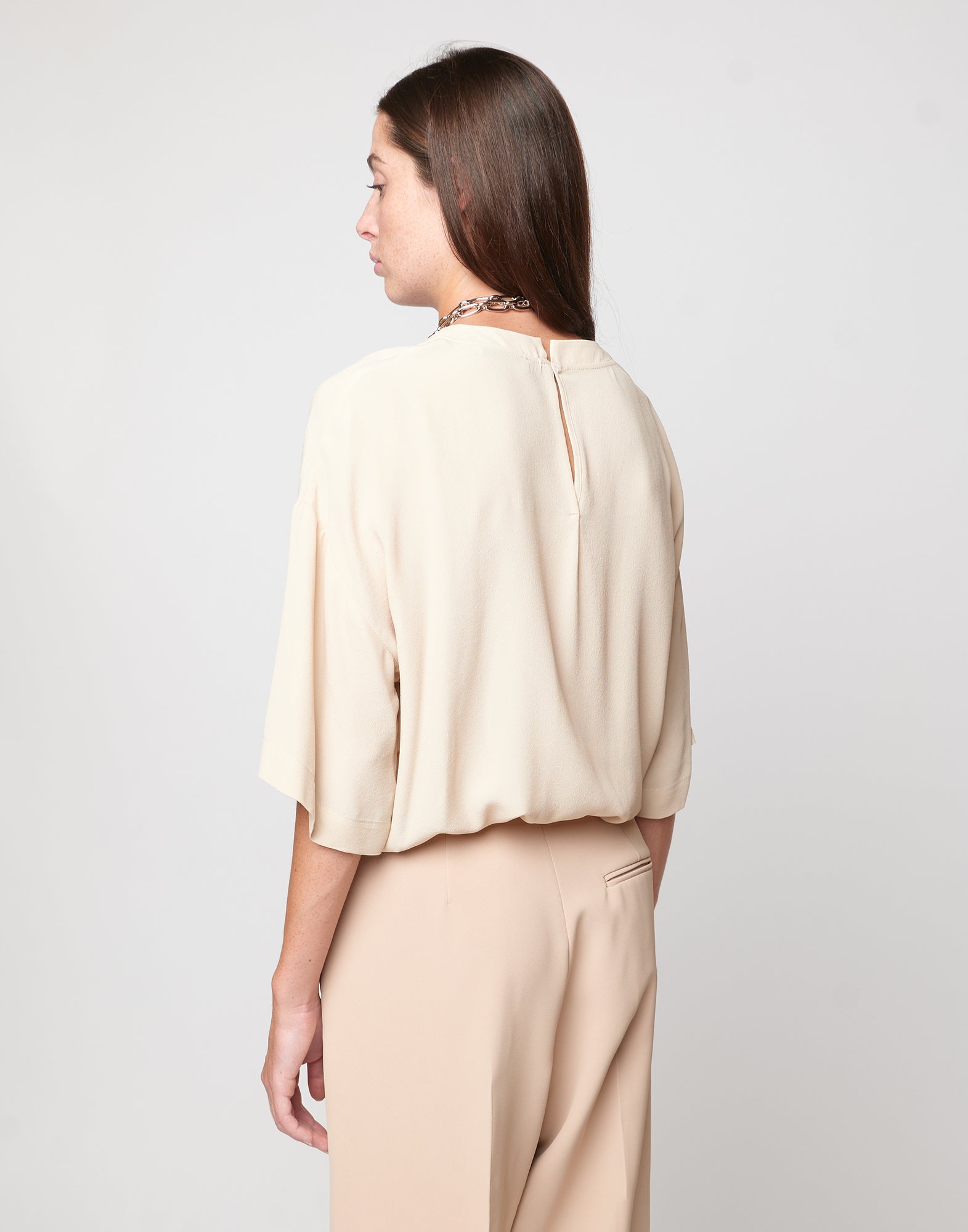 DOUUOD T-shirt in Crepe de Chine Sabbia