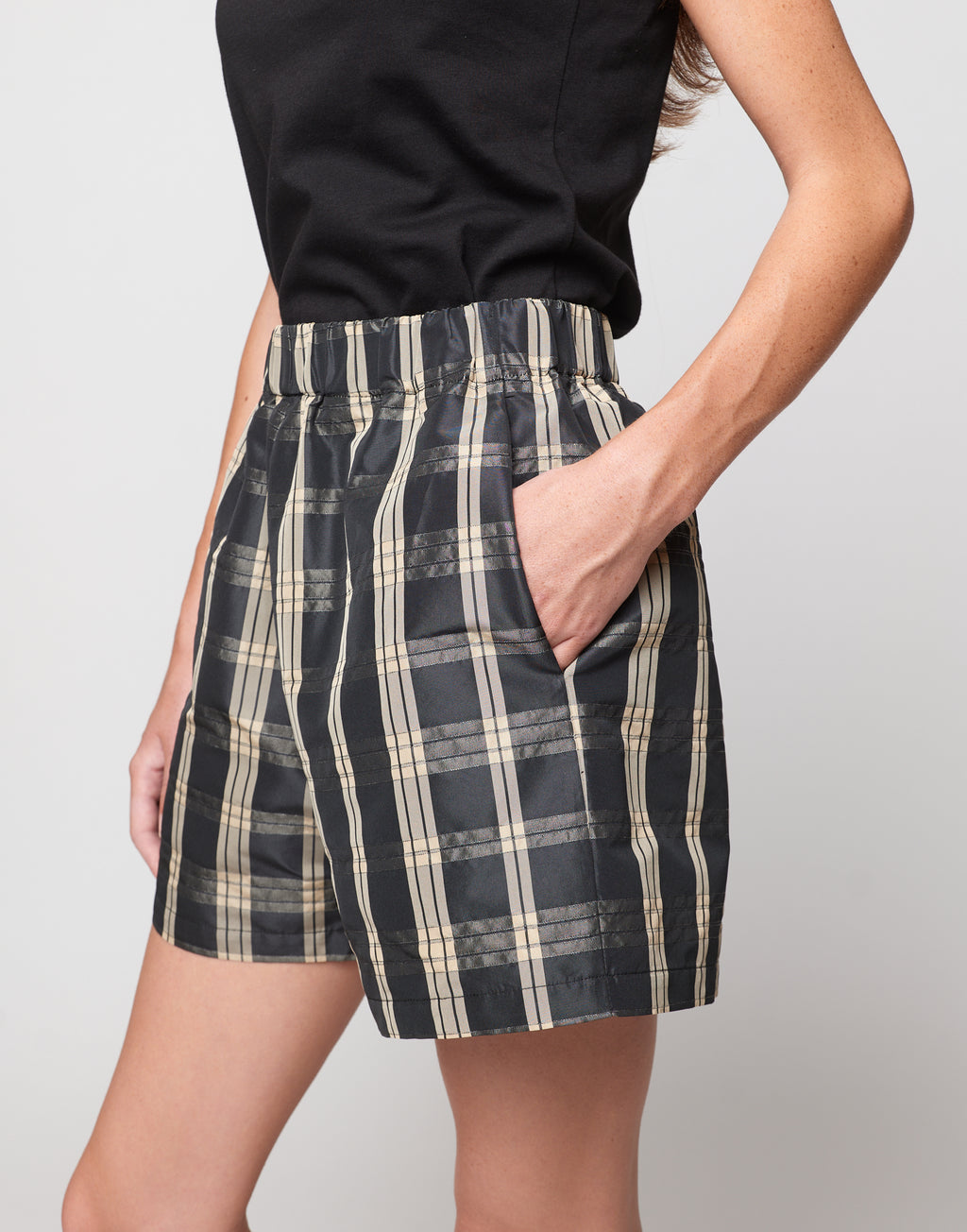 DOUUOD Shorts in Tafffetà Madras Nero/Sabbia